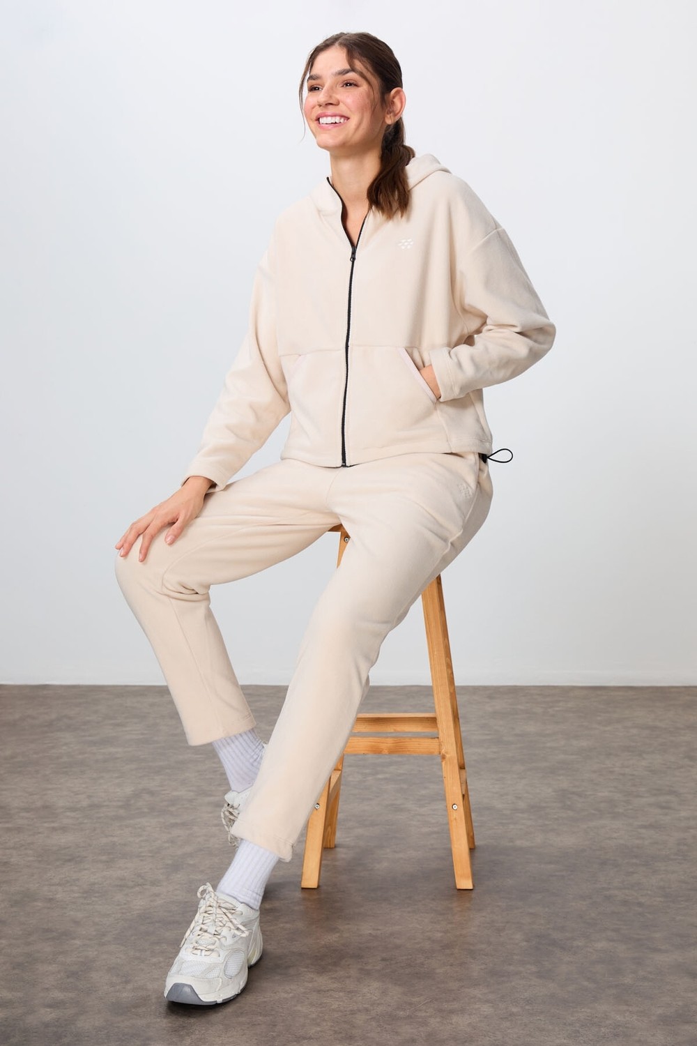 Tommy Life Gri Melanj Kalın Yumuşak Dokulu Kapüşonlu Oversize Nakışlı Polar Kadın Eşofman Takım -95338 görsel 6
