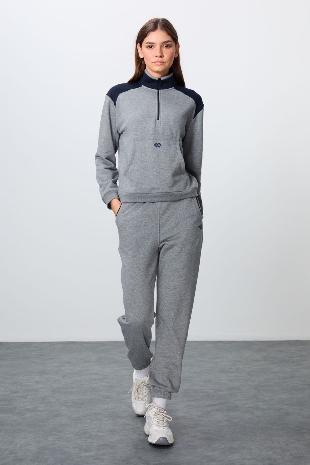Tommy Life Siyah Kompakt Pamuklu Kalın Pürüzsüz Dokulu Dik Yaka Oversize Fit Kadın Eşofman Takım - 95342