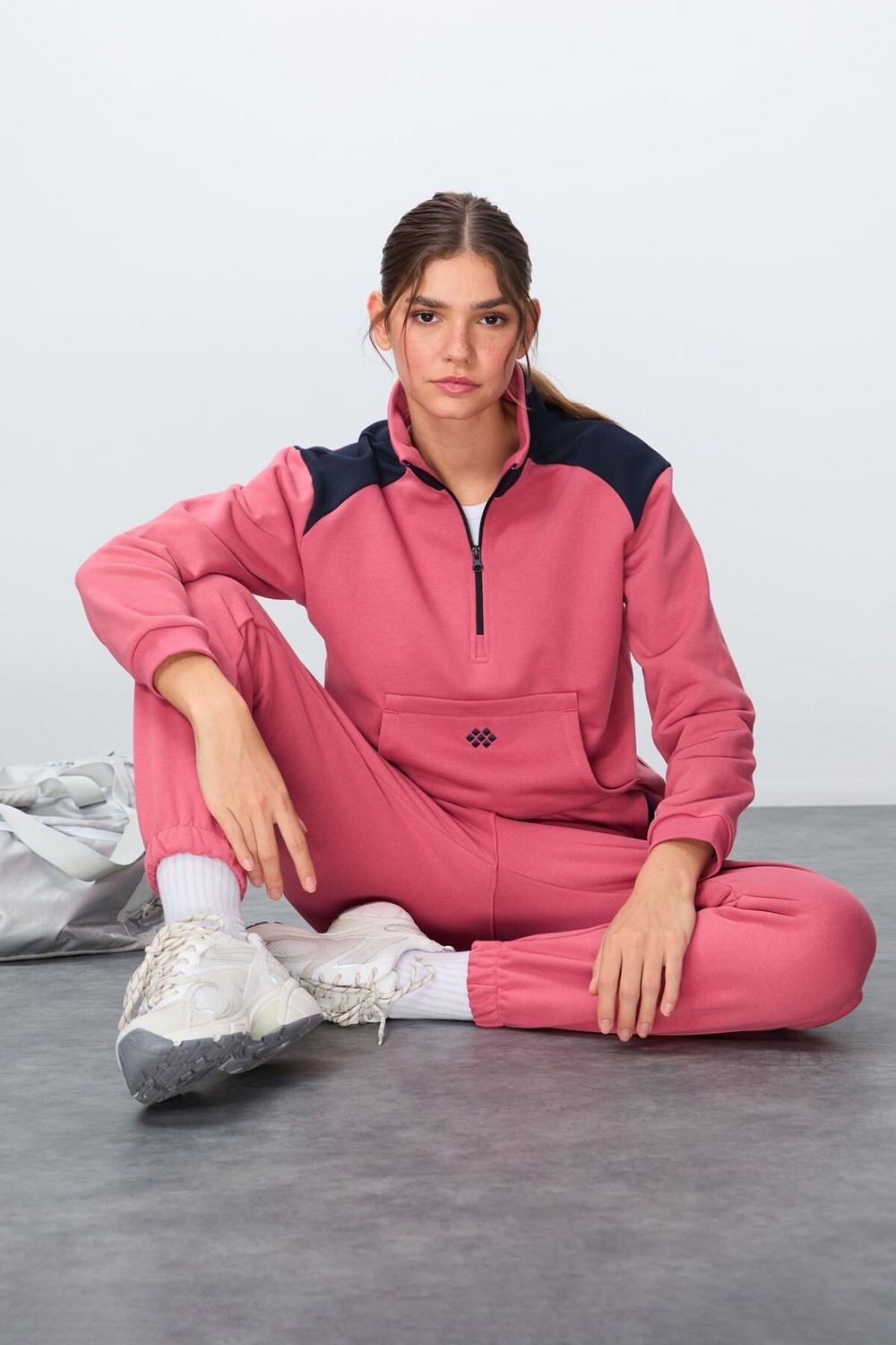 Tommy Life Siyah Kompakt Pamuklu Kalın Pürüzsüz Dokulu Dik Yaka Oversize Fit Kadın Eşofman Takım - 95342