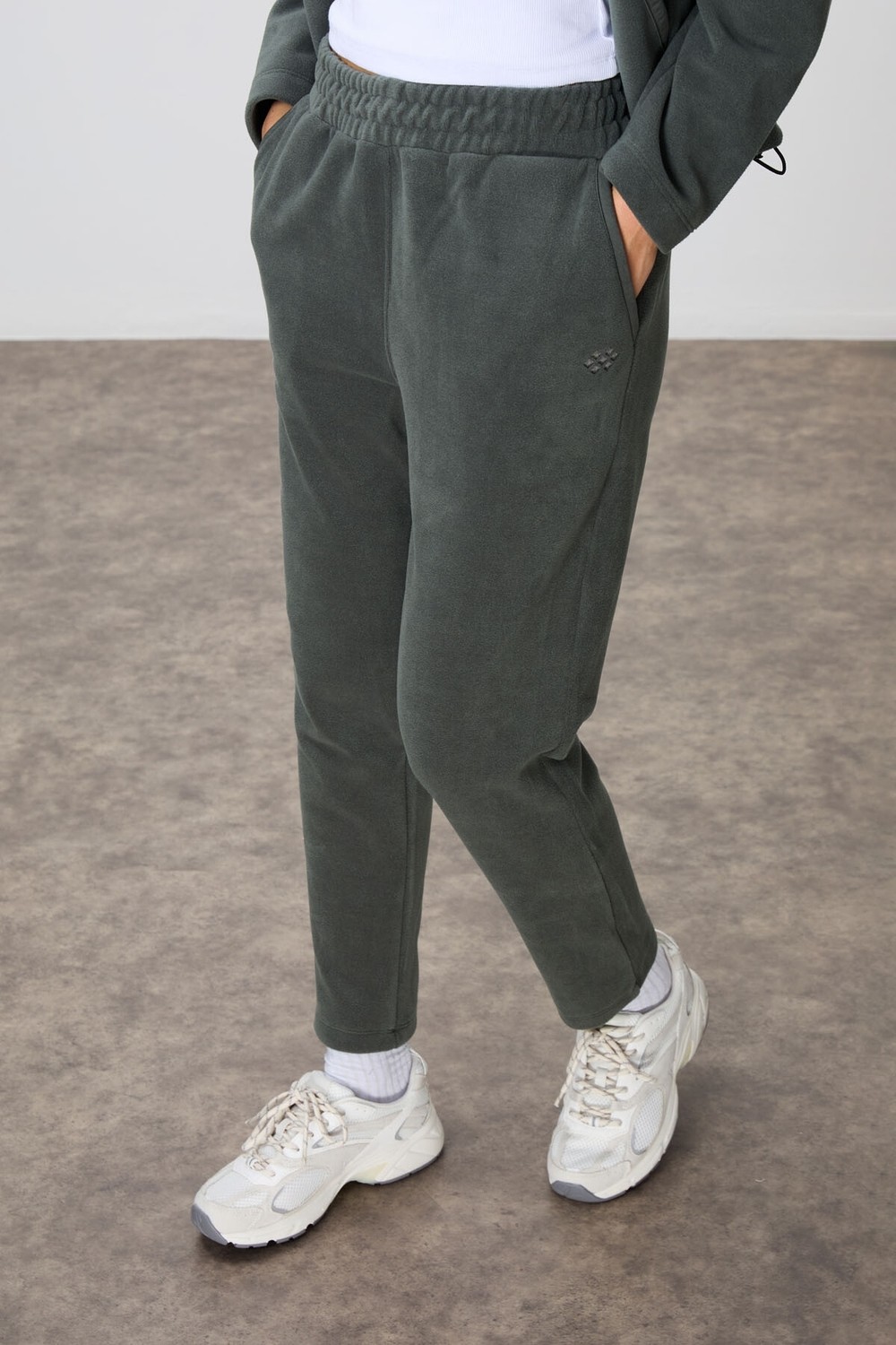 Tommy Life Gri Melanj Kalın Yumuşak Dokulu Kapüşonlu Oversize Nakışlı Polar Kadın Eşofman Takım -95338 görsel 3