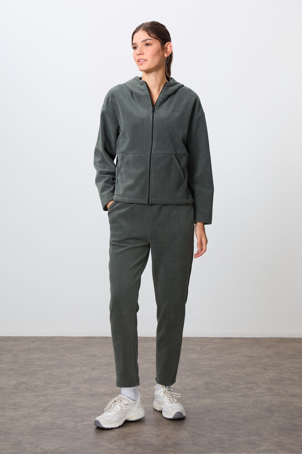 Tommy Life Gri Melanj Kalın Yumuşak Dokulu Kapüşonlu Oversize Nakışlı Polar Kadın Eşofman Takım -95338 görsel 4