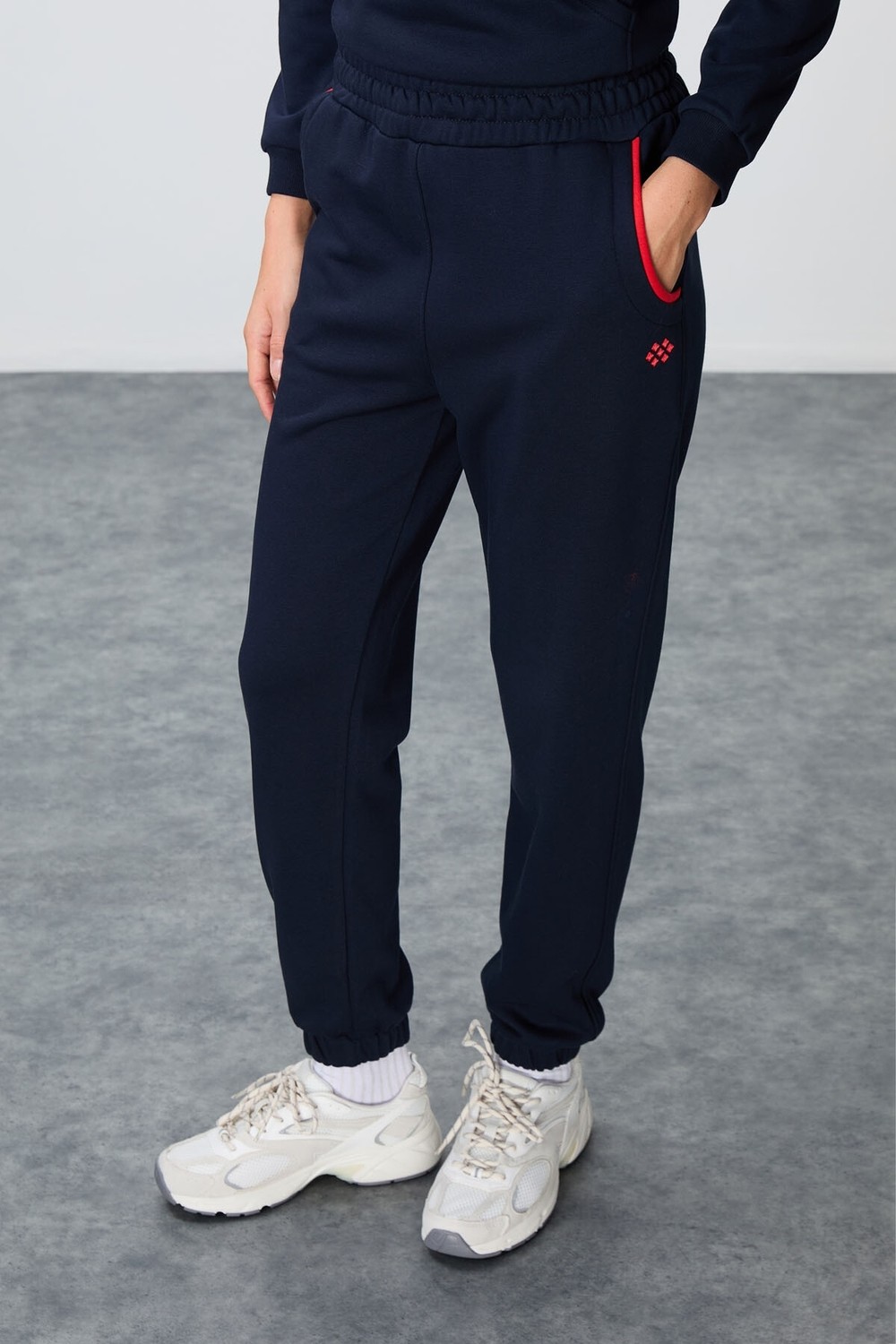 Tommy Life Siyah Kompakt Pamuklu Kalın Pürüzsüz Dokulu Dik Yaka Oversize Fit Kadın Eşofman Takım - 95342 görsel 5