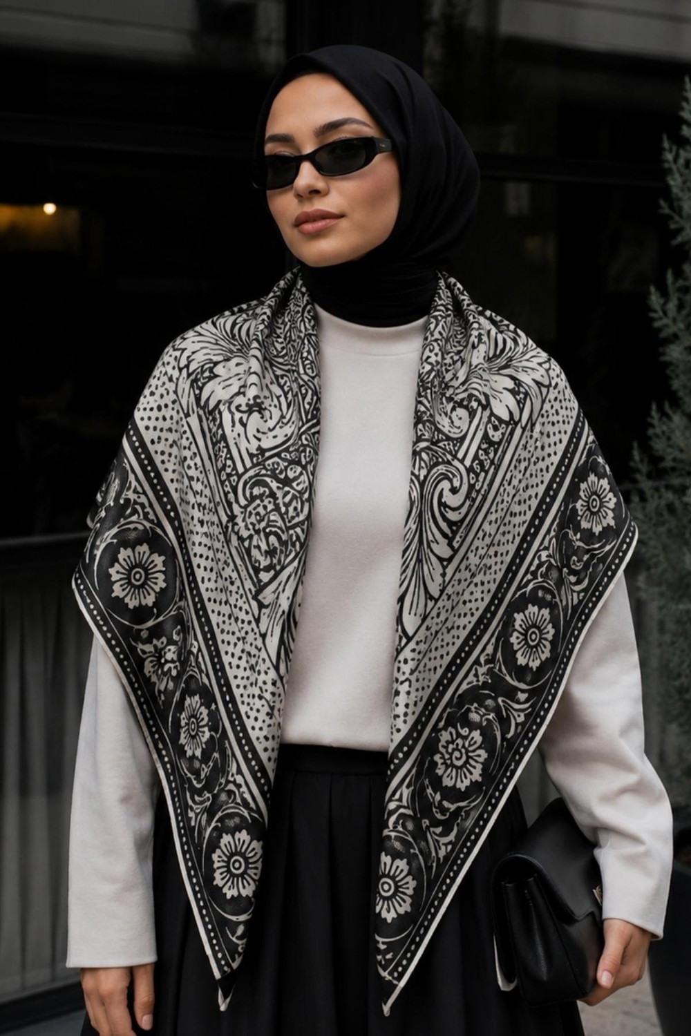 Afvente Şato Bahçe Desen Kırmızı-Mavi Soft Fular Eşarp 90X90 cm
