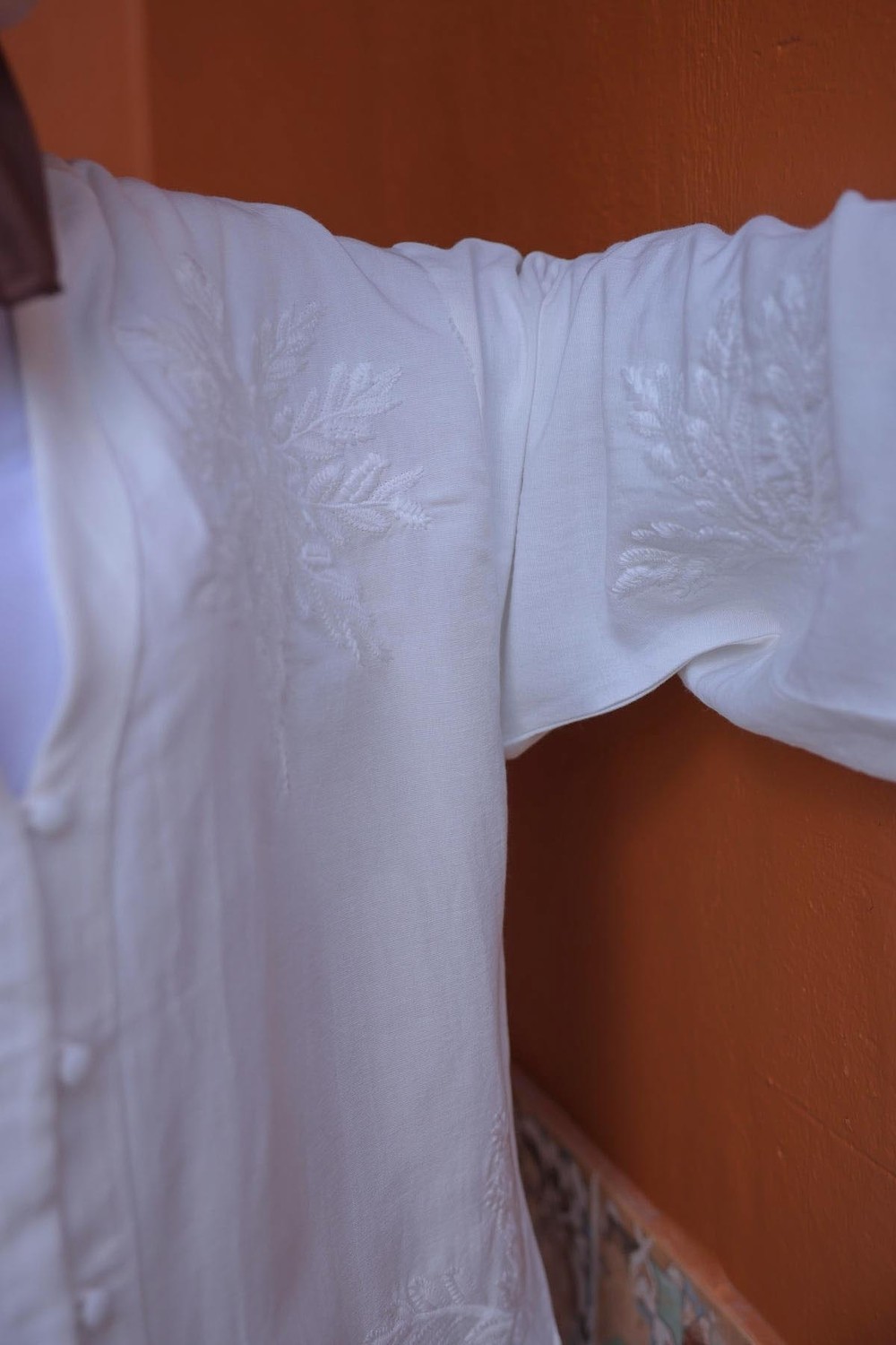 İmaj Butik Ekru Nakış Detaylı V Yaka Gömlek görsel 5