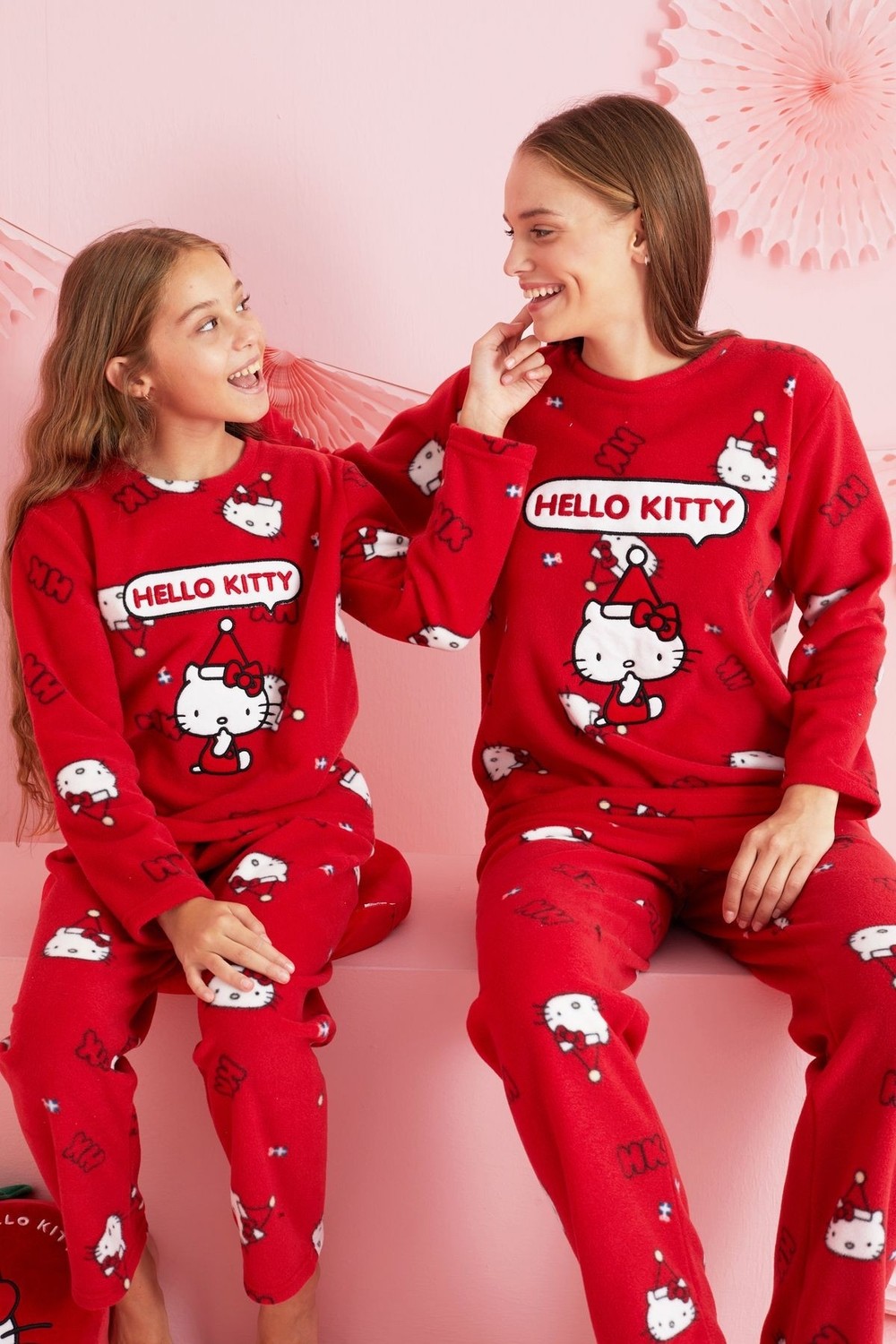 Siyah İnci Hello Kitty Lisanslı Polar Kırmızı Çok Renkli Nakışlı Bisklet Yaka Pijama Takım HK301