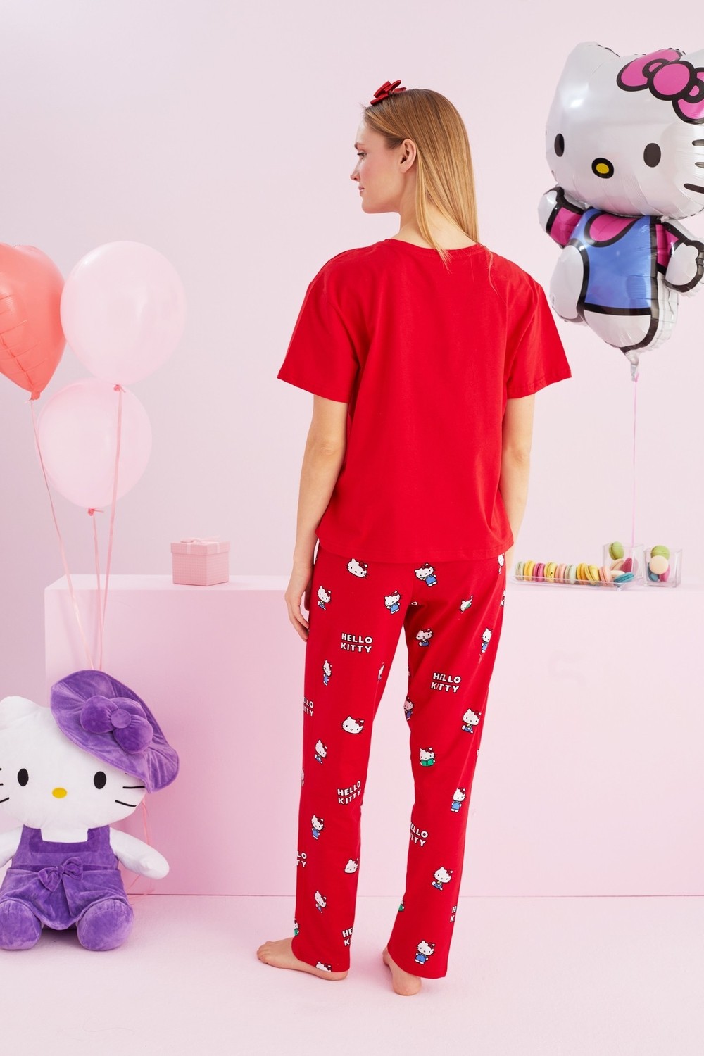Siyah İnci Hello Kitty Lisanslı %100 Pamuk Kırmızı Çok Renkli Bisklet Yaka Pijama Takım görsel 3