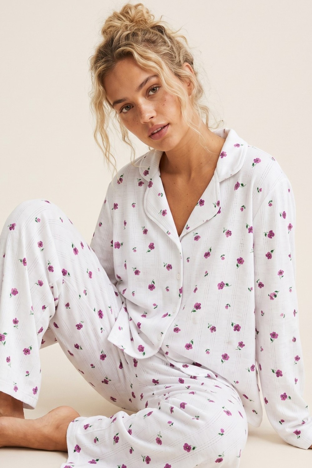 Siyah İnci Beyaz Çiçek Desenli Ajurlu Delikli Pamuklu Örme Düğmeli Pijama Takım 7976