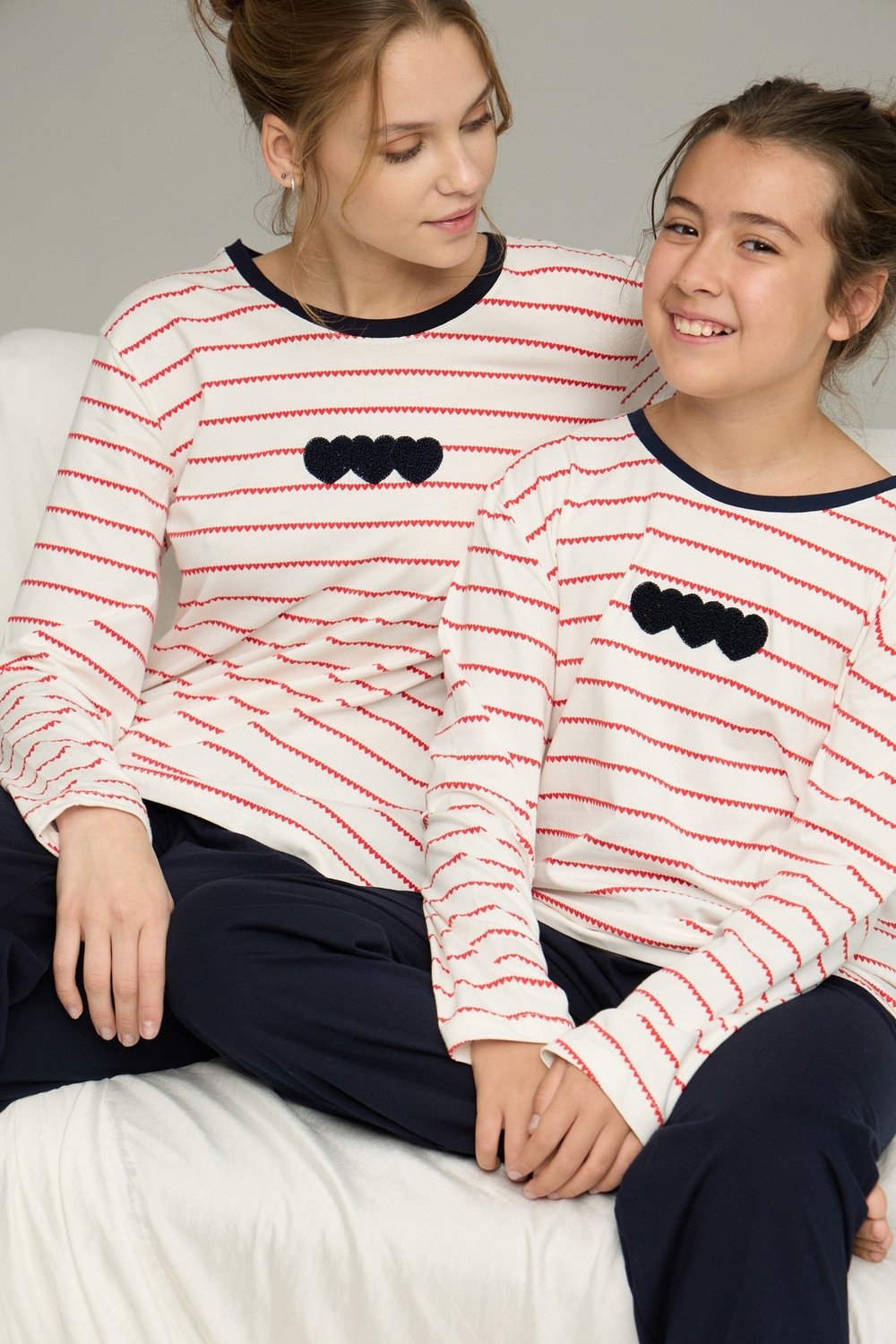 Siyah İnci Kırmızı Beyaz Kalp Desenli Pamuklu Bisiklet Yaka Örme Pijama TAKIM25241122