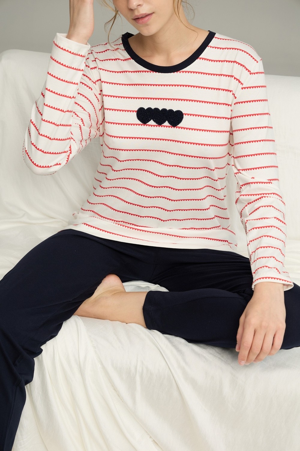 Siyah İnci Kırmızı Beyaz Kalp Desenli Pamuklu Bisiklet Yaka Örme Pijama TAKIM25241122 görsel 2