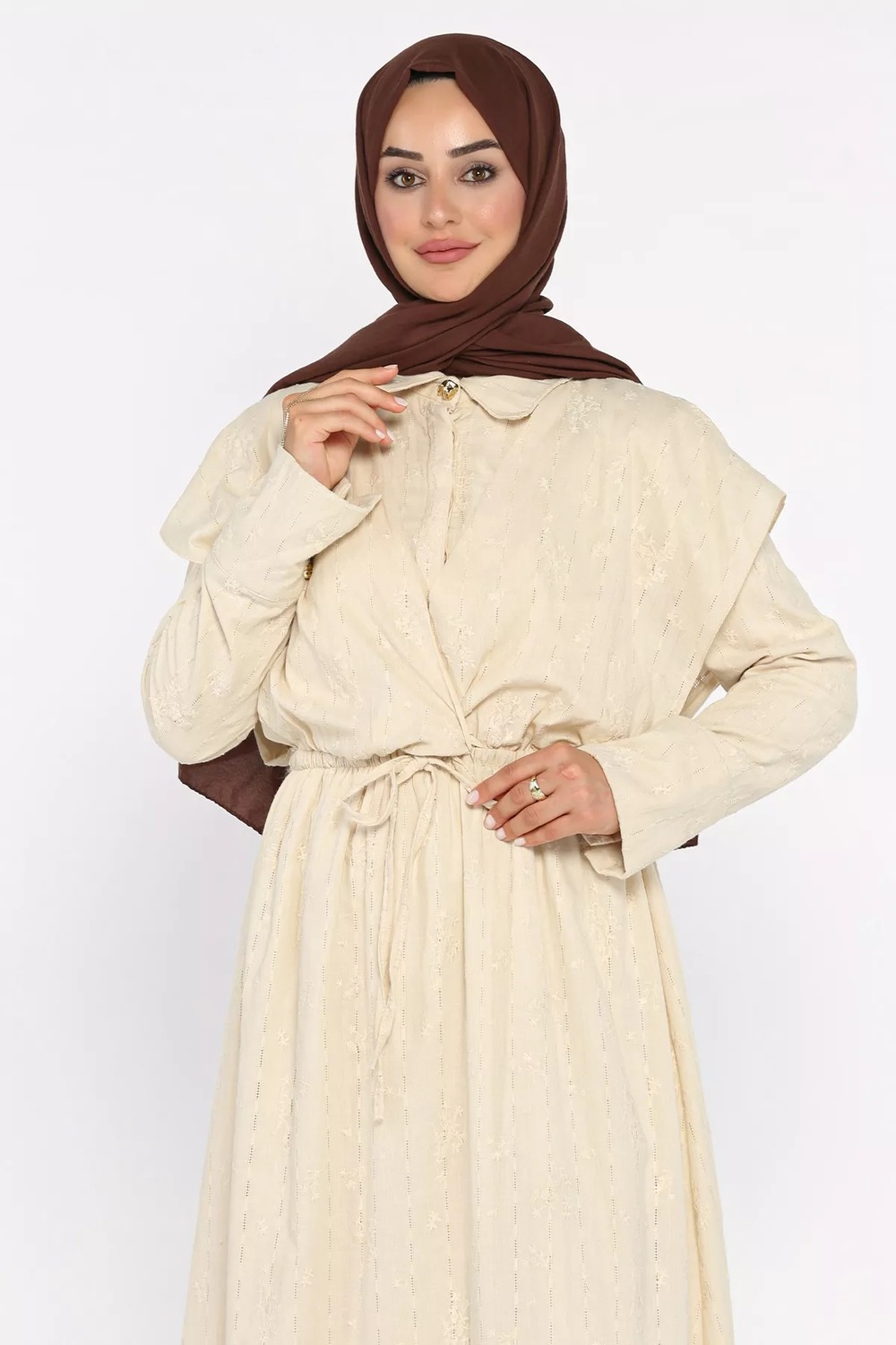 Julude Polo Yaka Omuz Fırfırlı Nakış Detaylı Tesettür Elbise P-00022677 görsel 4