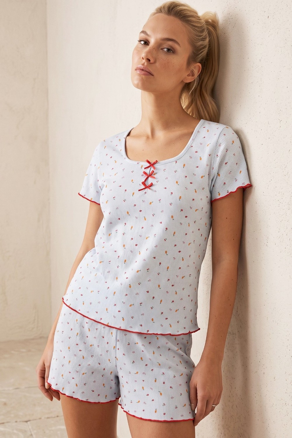 Siyah İnci Mavi Çiçek Desenli Fiyonklu Pointelli Örme Şortlu Pijama Takımı 26120260