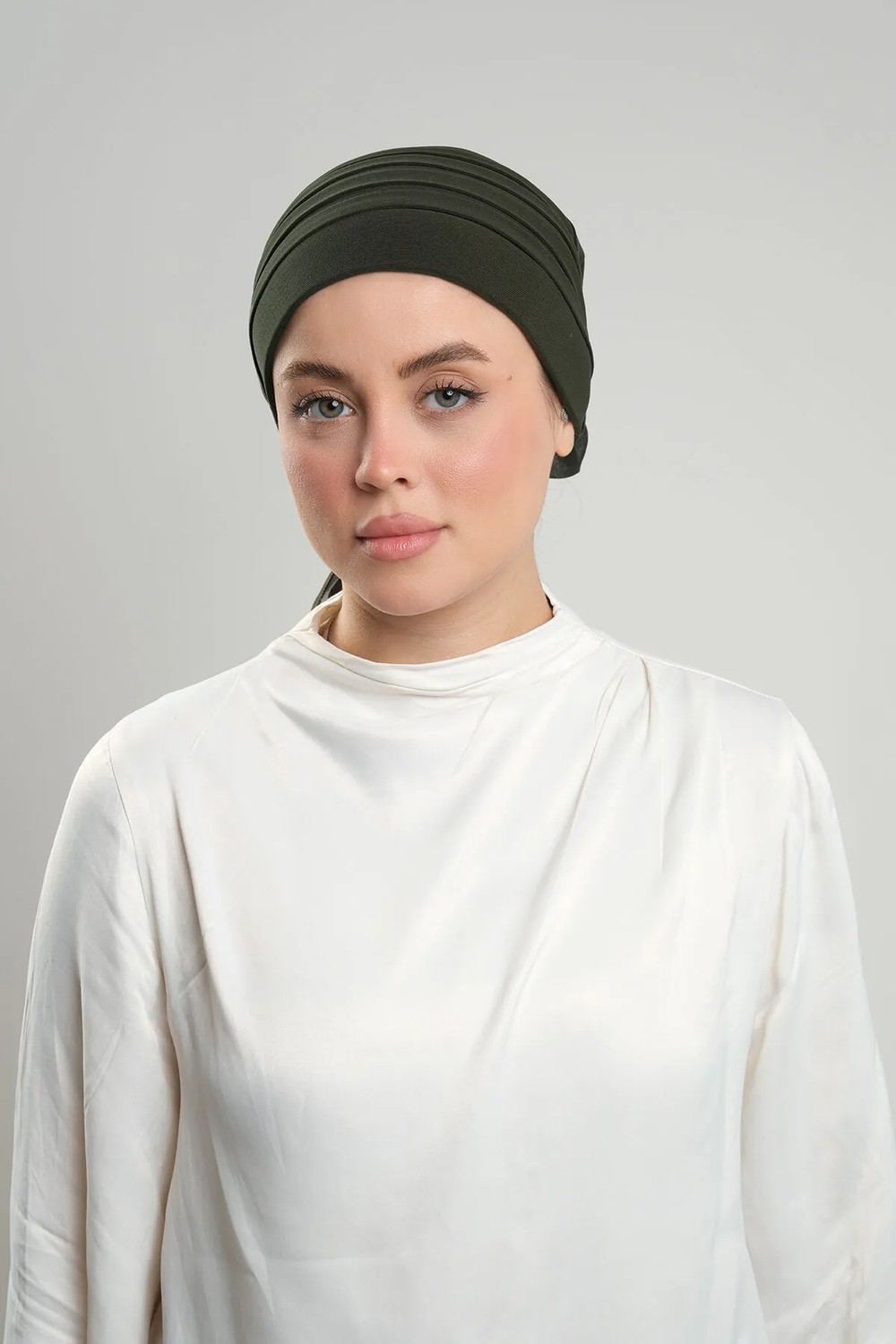 Hürrem Bone Haki Pratik Hazır Geçmeli Tesettür Bone Sandy Kumaş Pileli Nervürlü Güllü 1806_09 görsel 2