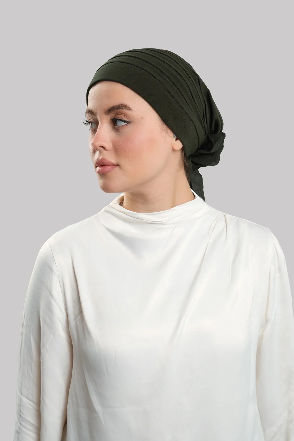 Hürrem Bone Haki Pratik Hazır Geçmeli Tesettür Bone Sandy Kumaş Pileli Nervürlü Güllü 1806_09 görsel 3