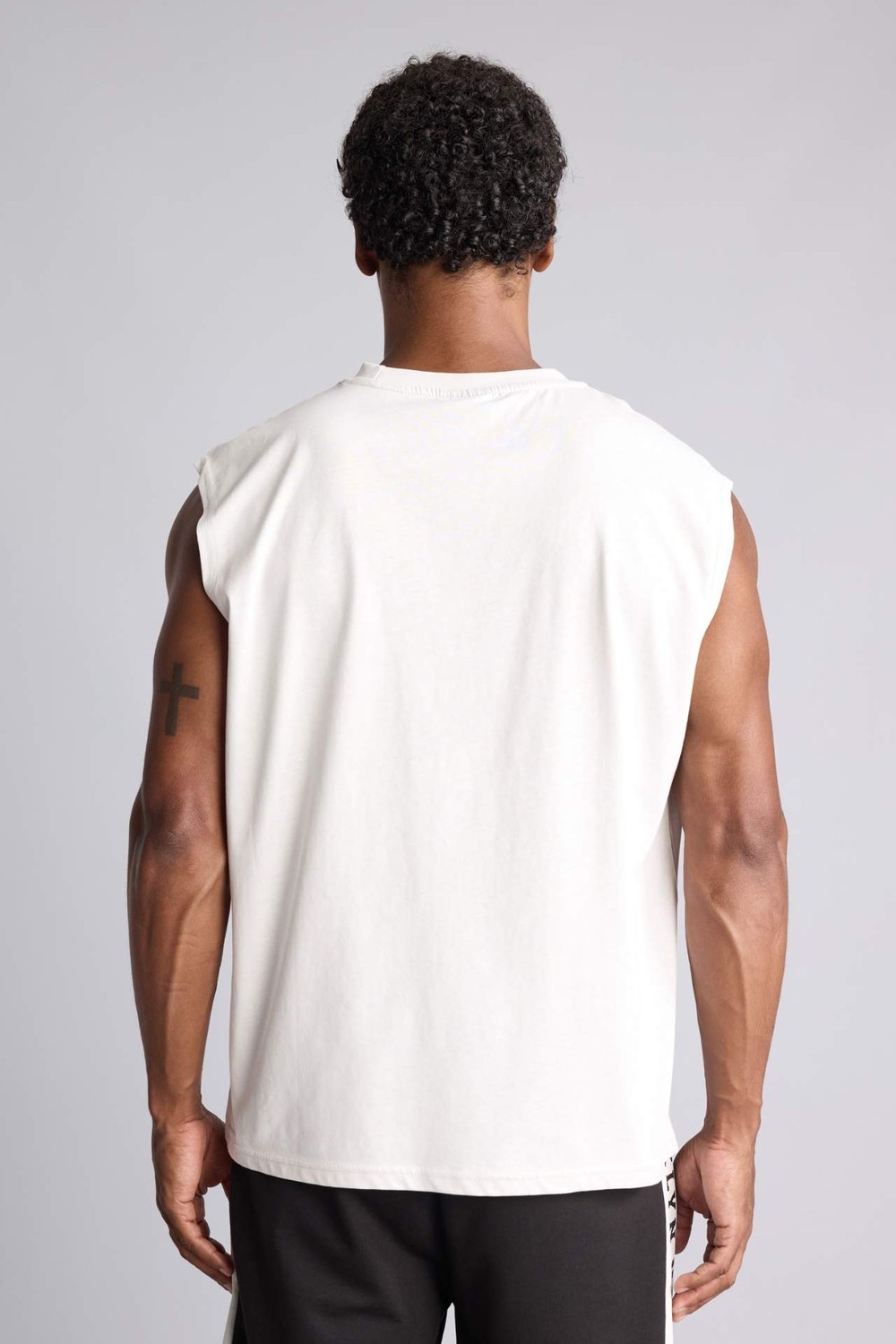 DeFacto NBA Brooklyn Nets Bisiklet Yaka Boxy Fit Bisiklet Yaka Atlet H8273AX26AU görsel 6