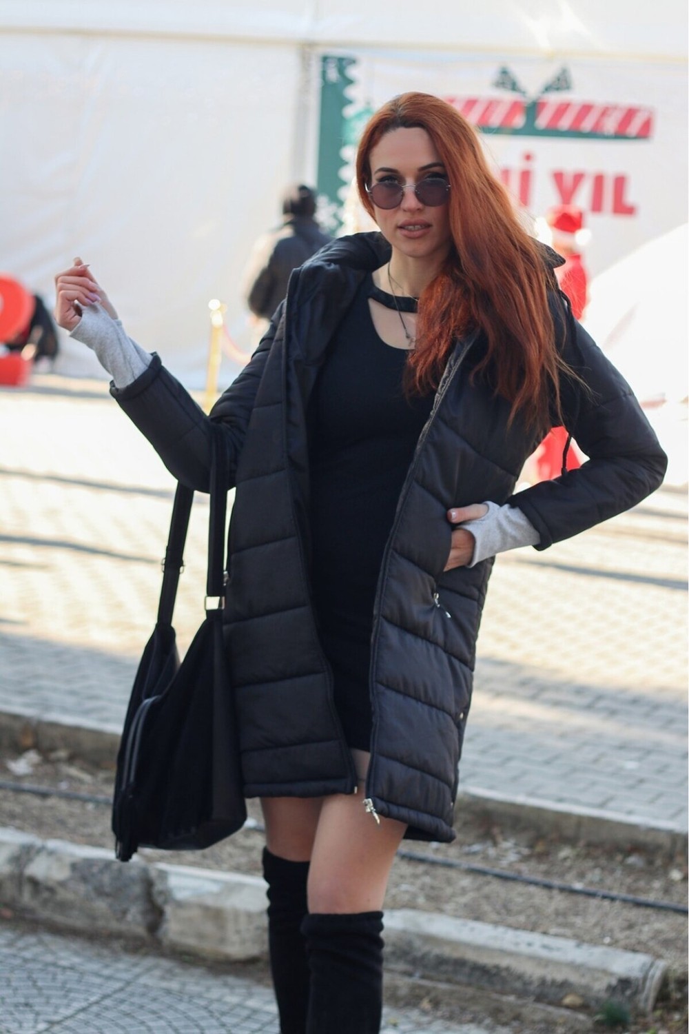 Barbora Kapüşonlu Kışlık Kadın Şişme Mont Su İtici Özellikli Eldiven Detaylı Siyah Model görsel 8