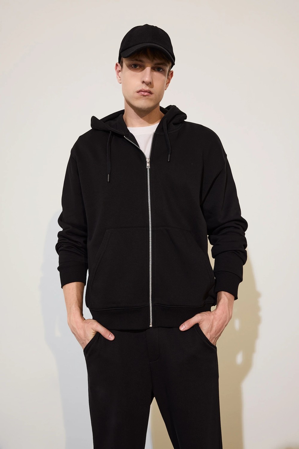 DeFacto Relax Fit Kapüşonlu İçi Yumuşak Tüylü Kalın Kumaş Fermuarlı Sweatshirt D7599AX26AU görsel 6