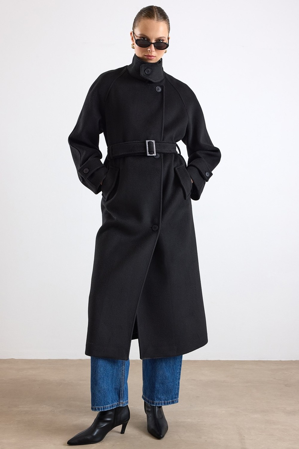 Olcay Dik Yaka Pat Detaylı Oversize Kaban Siyah 3177