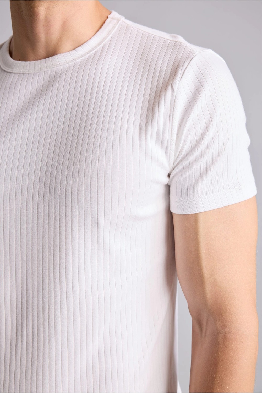 DeFacto Slim Fit Basic Bisiklet Yaka Ribana Beyaz Tişört H7591AX26SP görsel 4