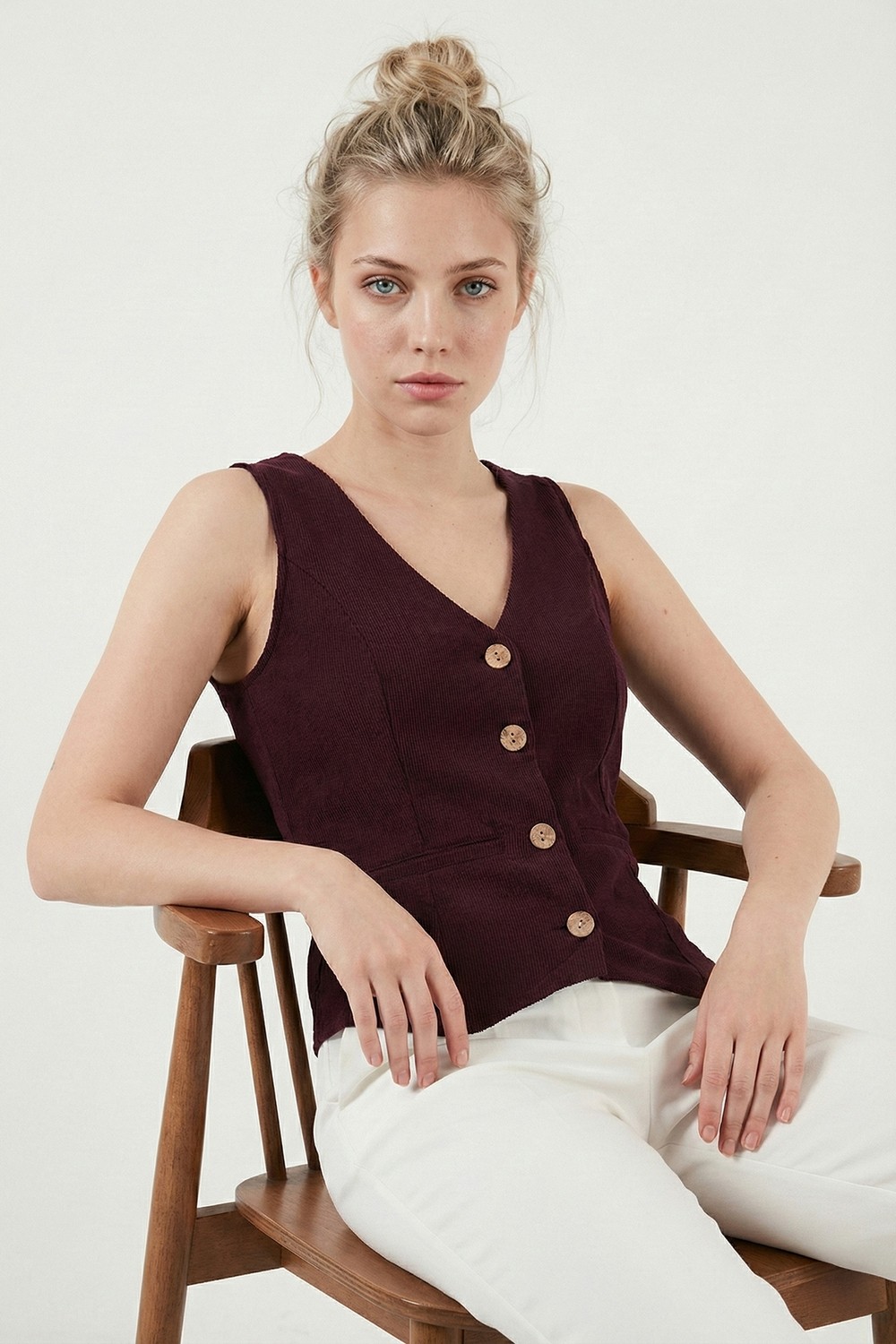 Lela Fittili Regular Fit V Yaka Düğmeli Yelek Bayan Yelek 5866559 görsel 3