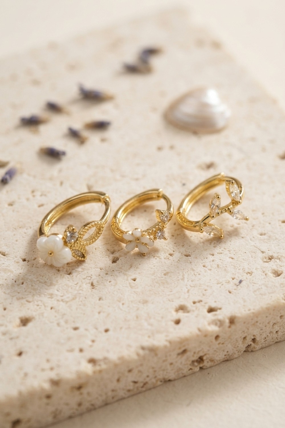 Die Grup 3 Lü Set Çiçek Model Gold Renk Kadın Küpe TJ-BKP11960