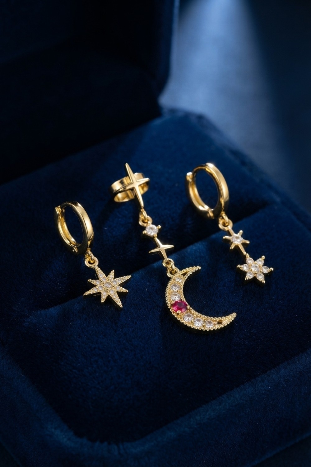 Die Grup Gold Renk 3 Lü Ay ve Yıldız Model Küpe TJ-BKP11966