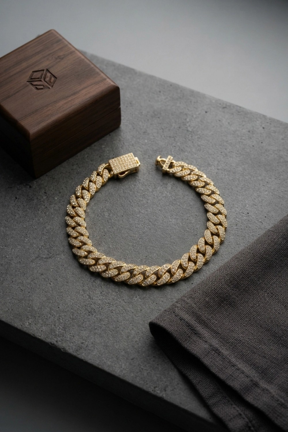 Marsilyan Cuban Zincir Model Zirkon Taşlı Gold Renk Erkek Bileklik TJ-EB3817