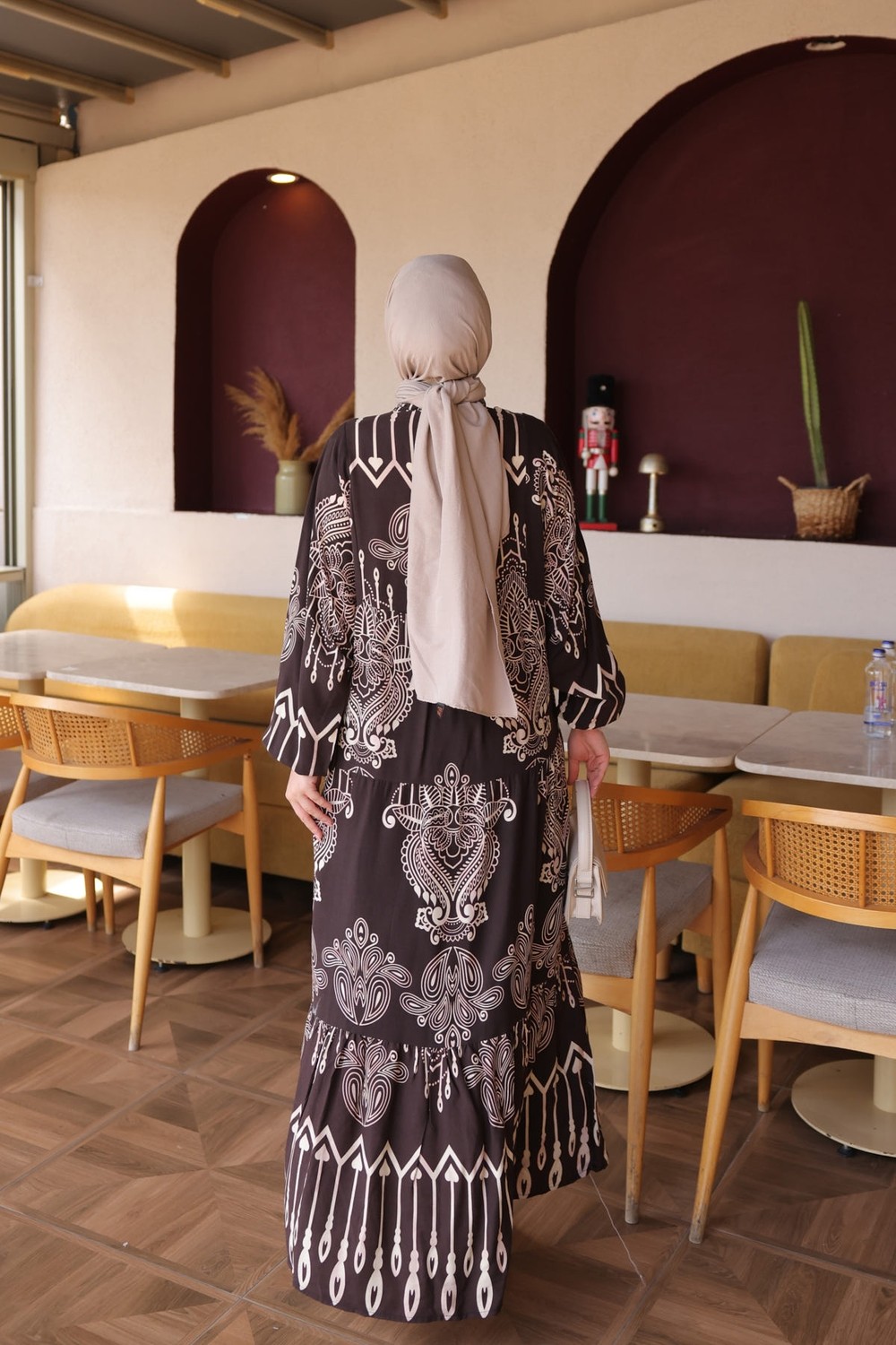 İmaj Butik Kahverengi Yarım Düğmeli Kol Lastikli Eteği Katlı Viskon Elbise görsel 4