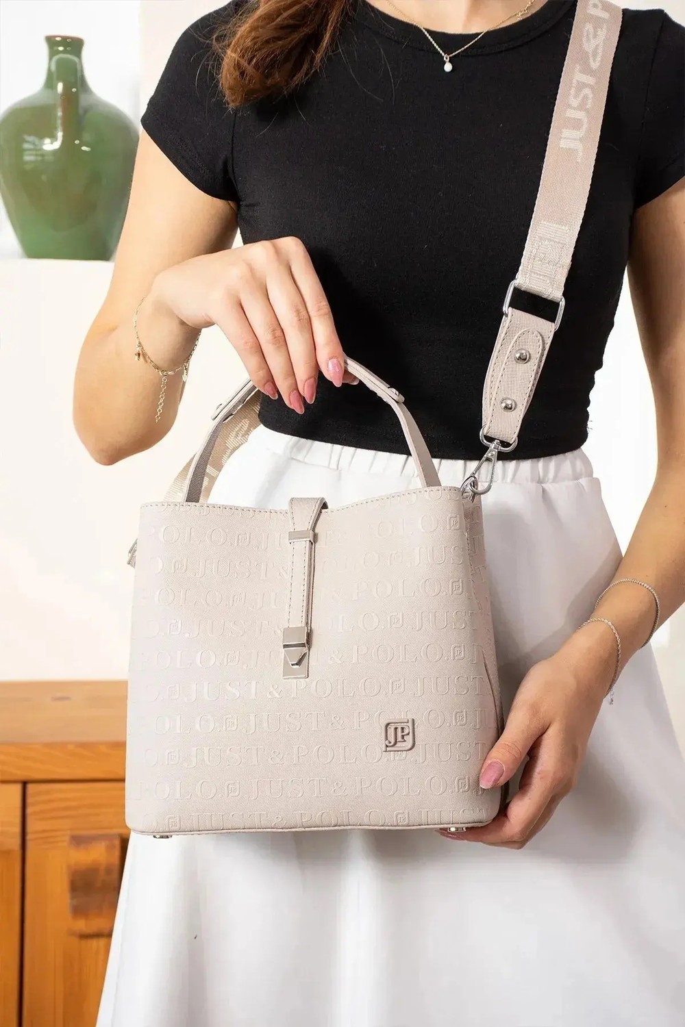 Just Polo Kadın Orta Boy 3 Bölmeli Ayarlanabilir Askılı Şık El & Omuz Çantası Shoulder Bag Ebat : 22 x 20 cm görsel 3