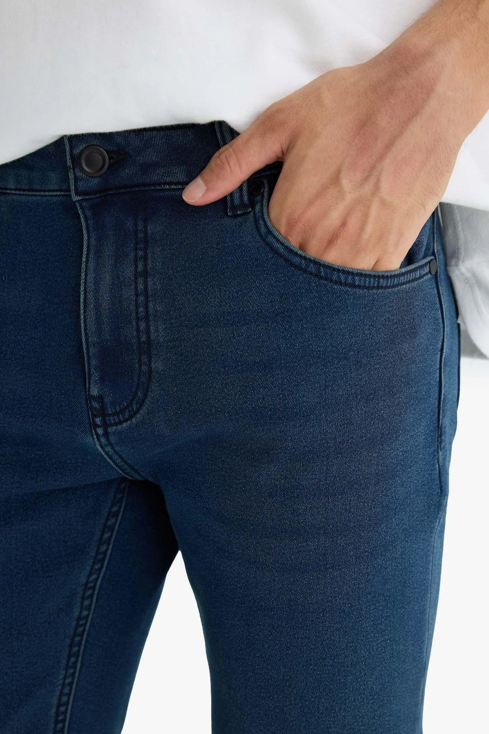 DeFacto Sıcak Tutan Sergio Regular Fit Normal Bel Boru Paça Pamuklu Sergio -Regular Fit Polarlı Sergio Jean Pantolon Y0369AZ25WN görsel 6