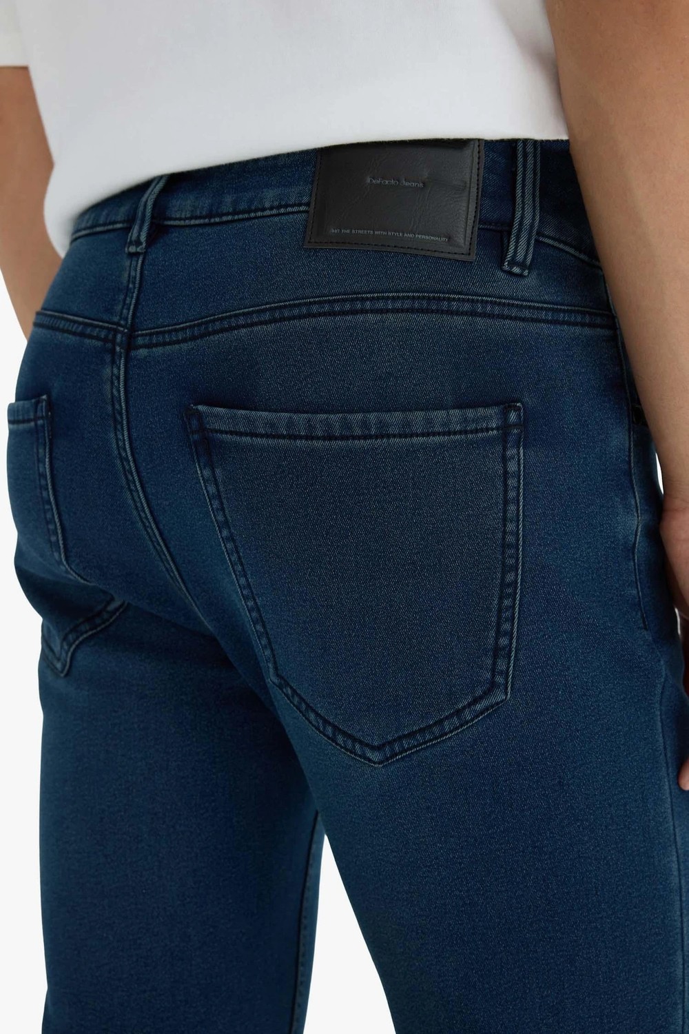 DeFacto Sıcak Tutan Sergio Regular Fit Normal Bel Boru Paça Pamuklu Sergio -Regular Fit Polarlı Sergio Jean Pantolon Y0369AZ25WN görsel 7