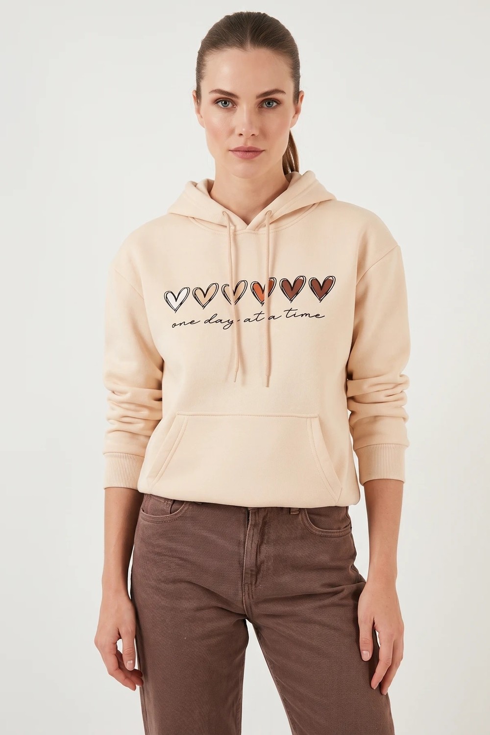 Efnaz Style Kadın Üç Iplik Şardonlu Renkli Kalp Baskılı Kapşonlu Bej Sweatshirt