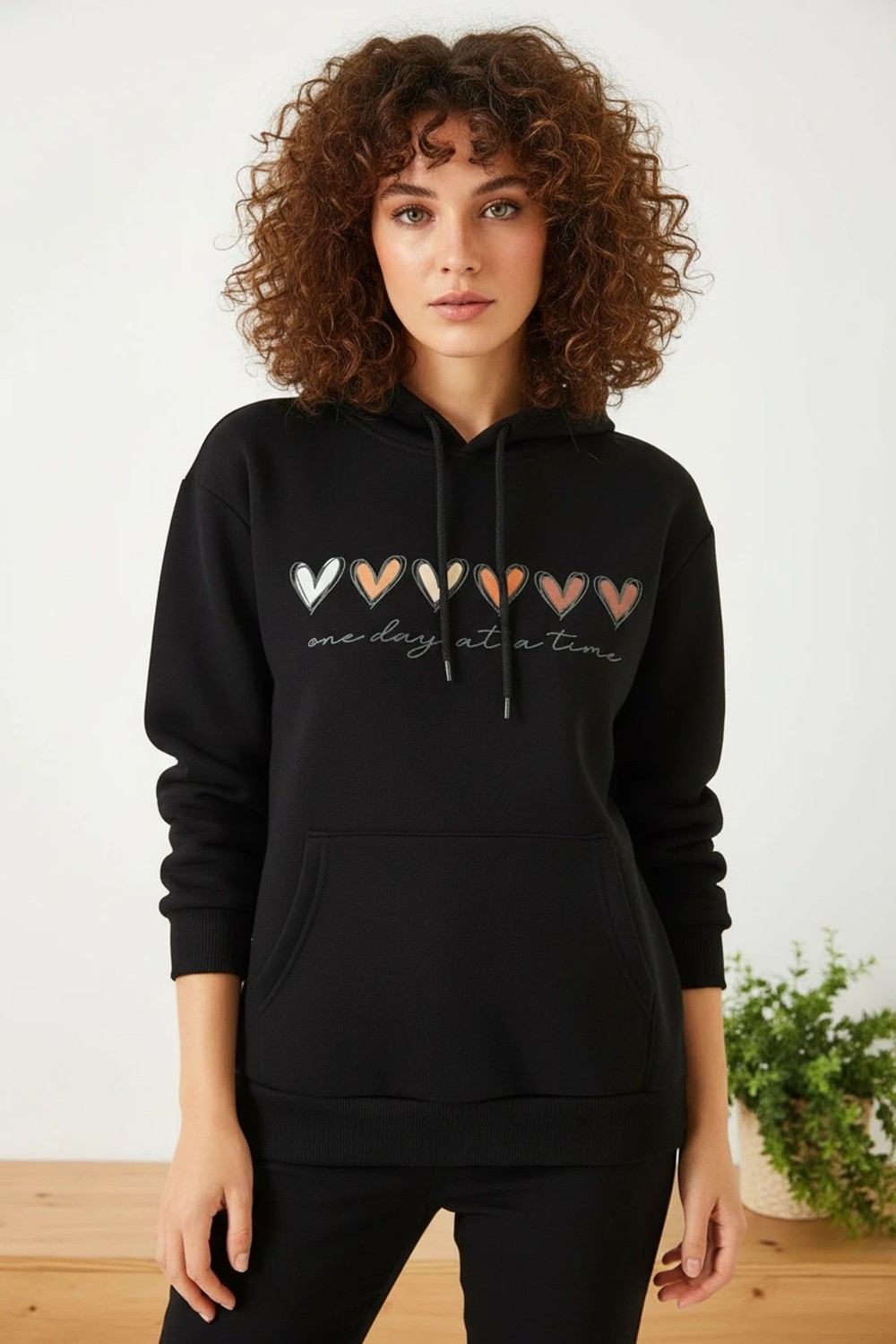 Efnaz Style Kadın Üç Iplik Şardonlu Renkli Kalp Baskılı Kapşonlu Bej Sweatshirt