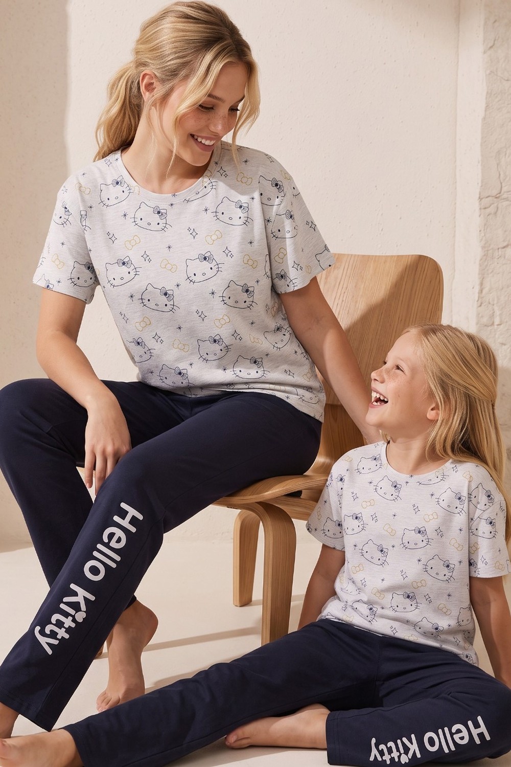 Siyah İnci Hello Kitty Lisanslı %100 Pamuk Ekru Çok Renkli Bisklet Yaka Pijama Takım 26120461