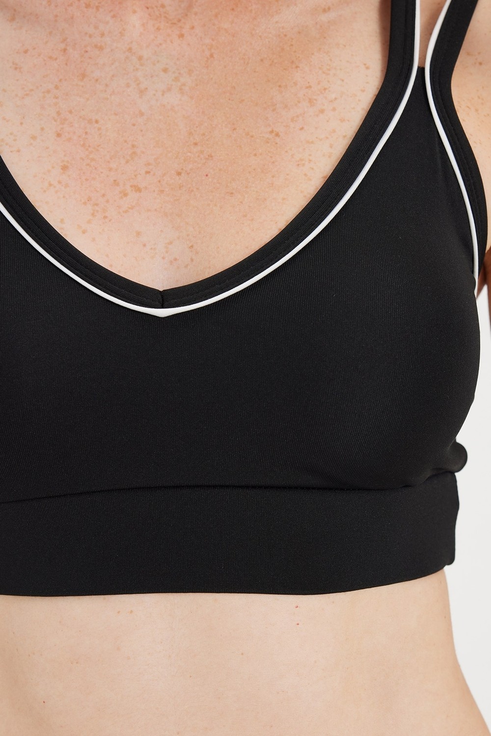 Tudors Kadın Slim Fit Dar Kesim Çapraz Bağlamalı Askılı V Yaka Siyah Crop görsel 5
