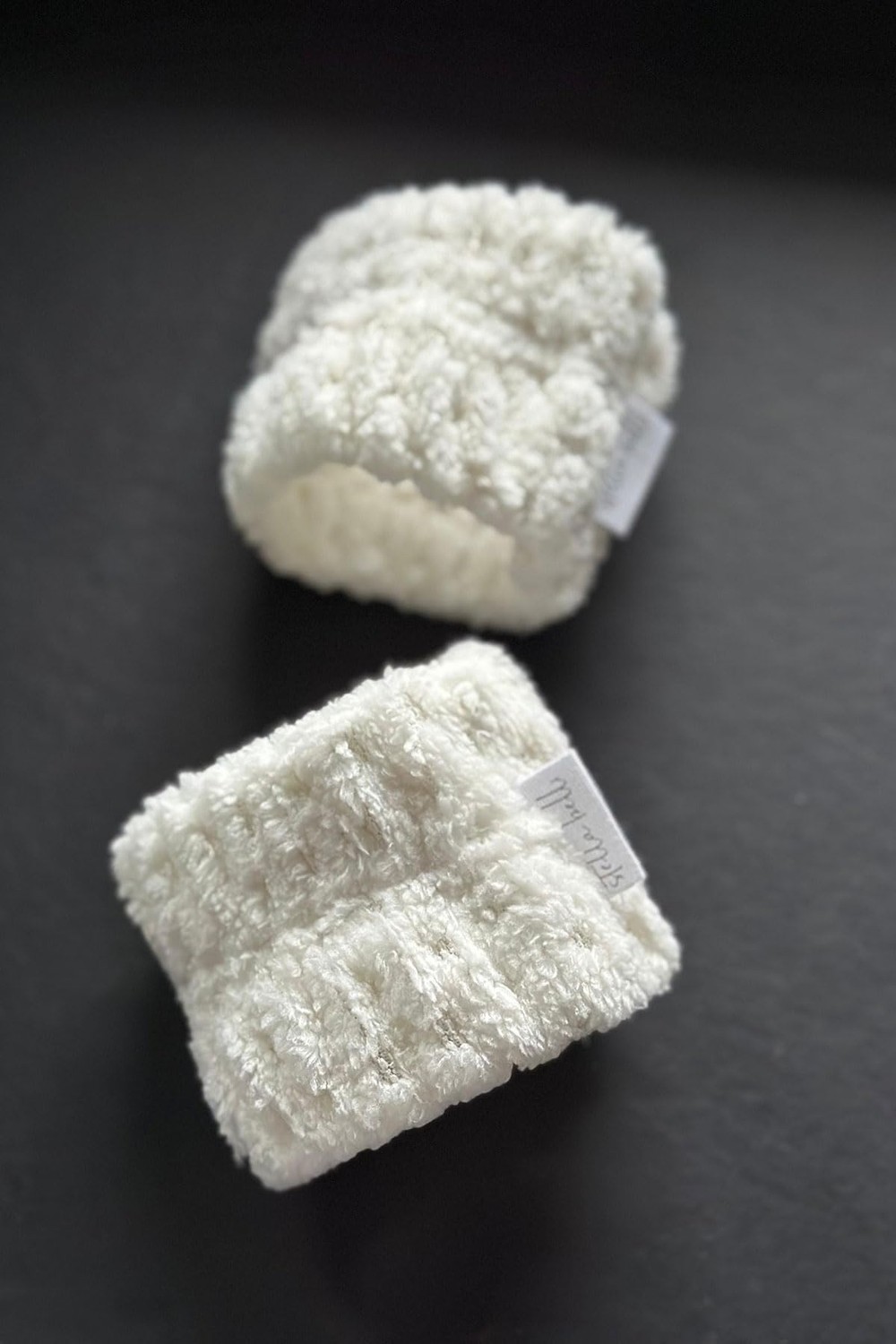 Aesco Welsoft Mikrofiber Bileklik Seti, Beyaz, 2'li Paket, Kadın ve Erkek Için, Makyaj Temizleme, Yüz Yıkama, Spor, Yoga ve Spa Kullanımı görsel 2