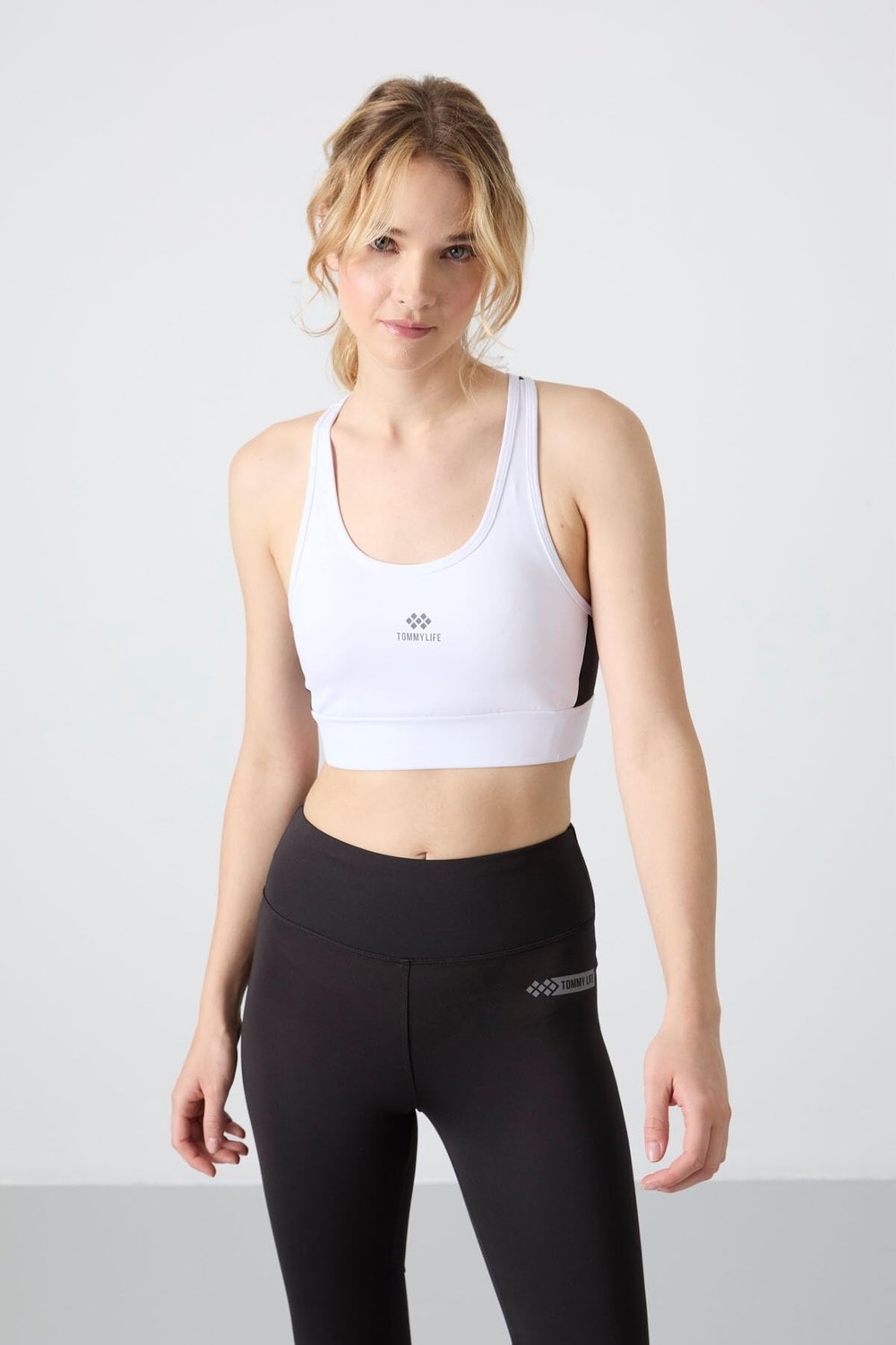 Die Grup Beyaz Çapraz Sırt Detaylı Slim Fit U Yaka Pedli Kadın Spor Büstiyer - 97121 görsel 2