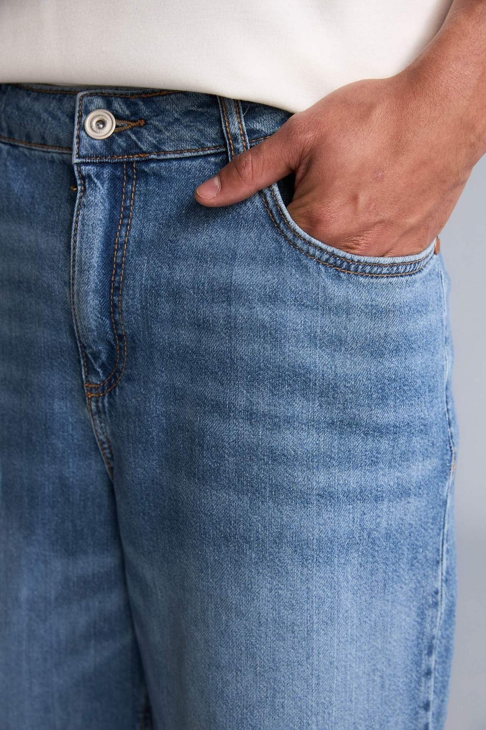 Die Grup DEFACTO%100 Pamuk Baggy Fit Bermuda Jean Şort G4219AX26SM görsel 4