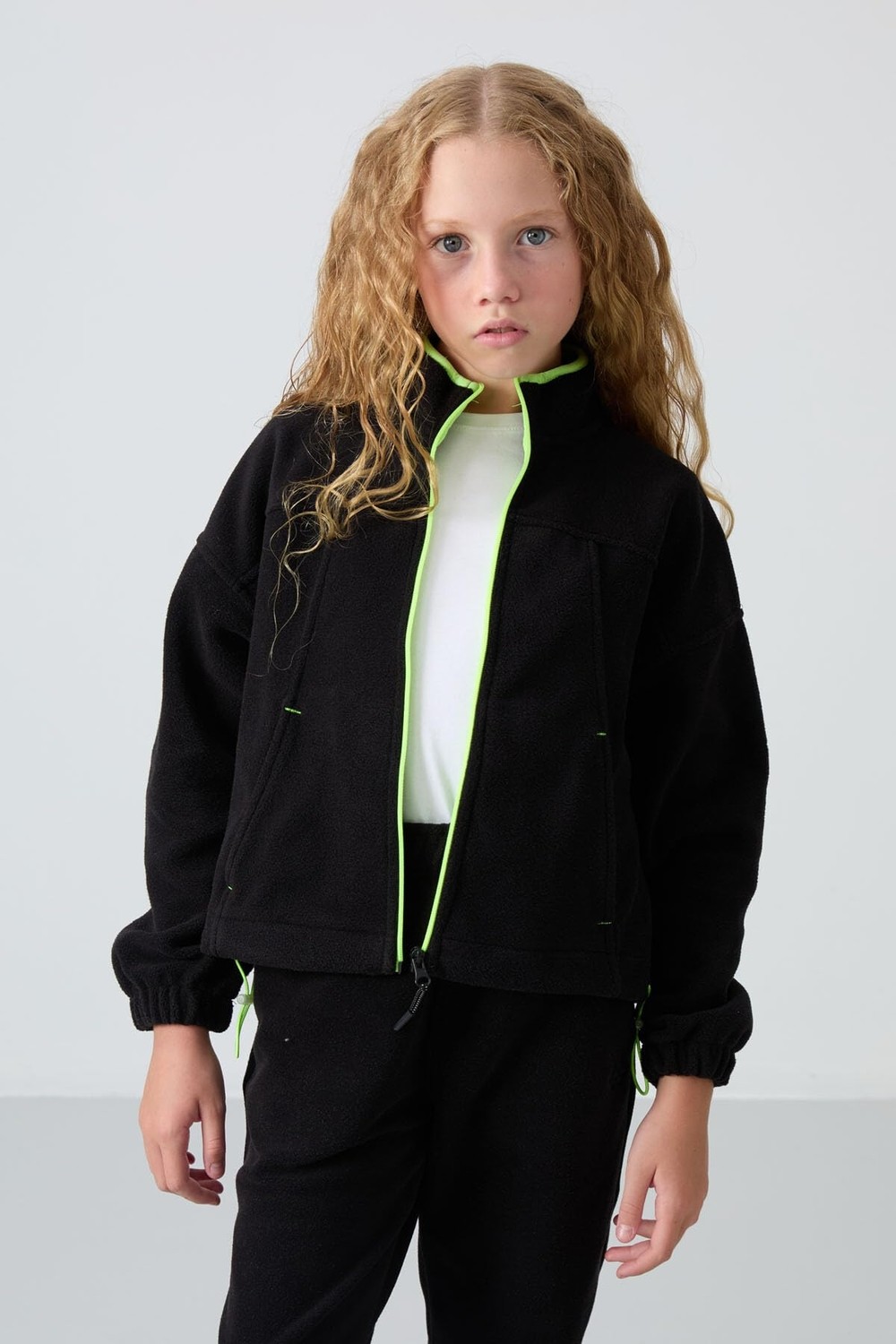 Die Grup Siyah Kalın Yumuşak Dokulu Standart Fit Nakışlı Polar Kız Çocuk Sweatshirt - 75157