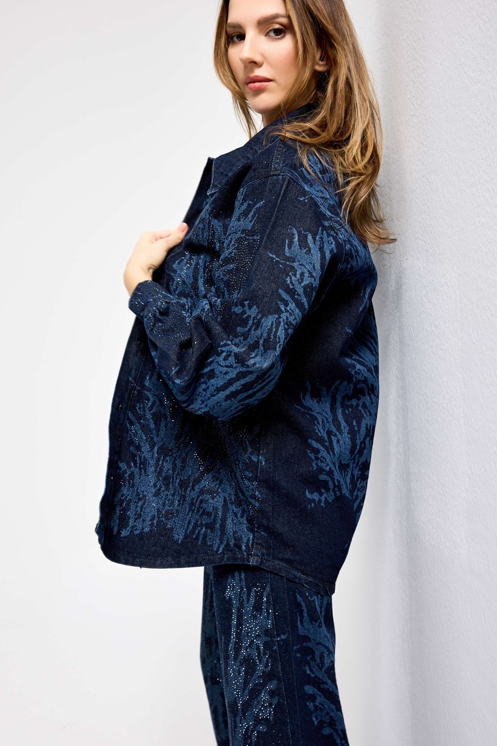 It's Basic Kadın Koyu Kot Rengi 9s6-5 Oversize Parlak Taş Desen Detaylı Özel Tasarım Denim Ceket