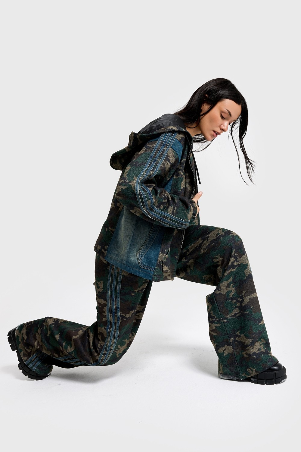 It's Basic Kadın Kamuflaj Denim Karışımlı Bol Kesim Kapüşonlu Özel Tasarım Mont Ceket görsel 2