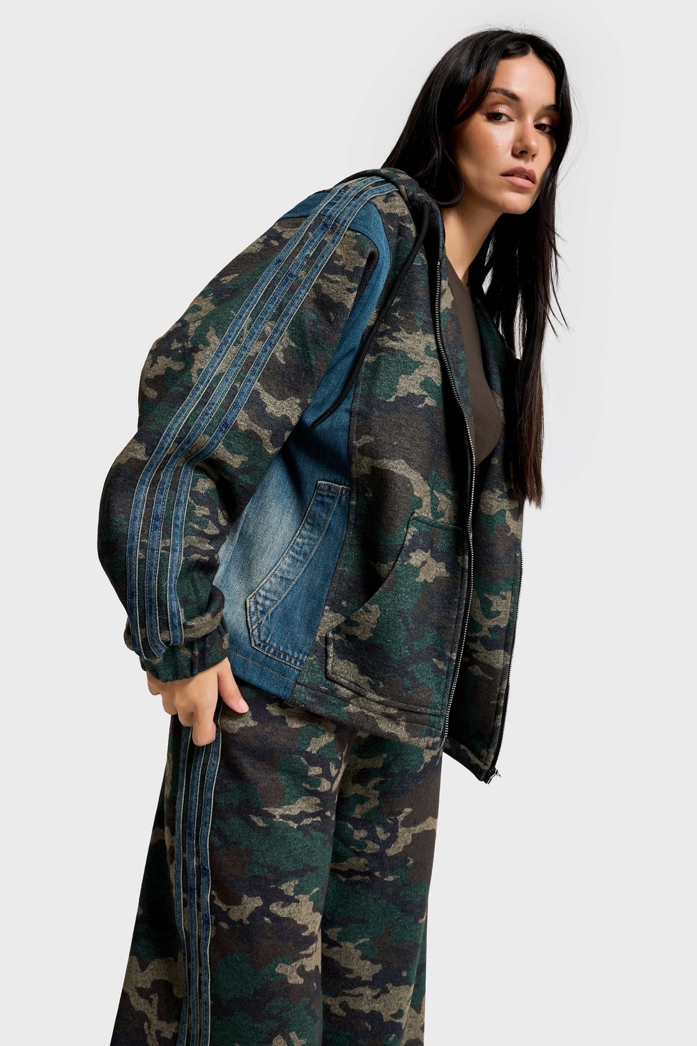 It's Basic Kadın Kamuflaj Denim Karışımlı Bol Kesim Kapüşonlu Özel Tasarım Mont Ceket görsel 3