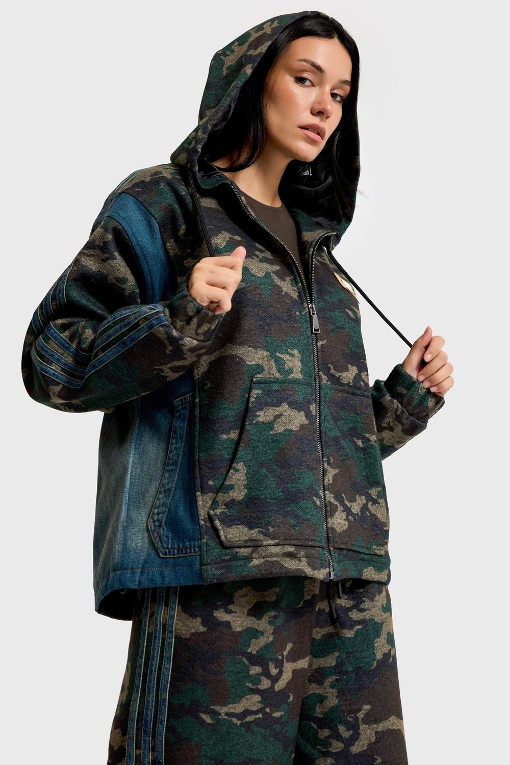It's Basic Kadın Kamuflaj Denim Karışımlı Bol Kesim Kapüşonlu Özel Tasarım Mont Ceket görsel 4