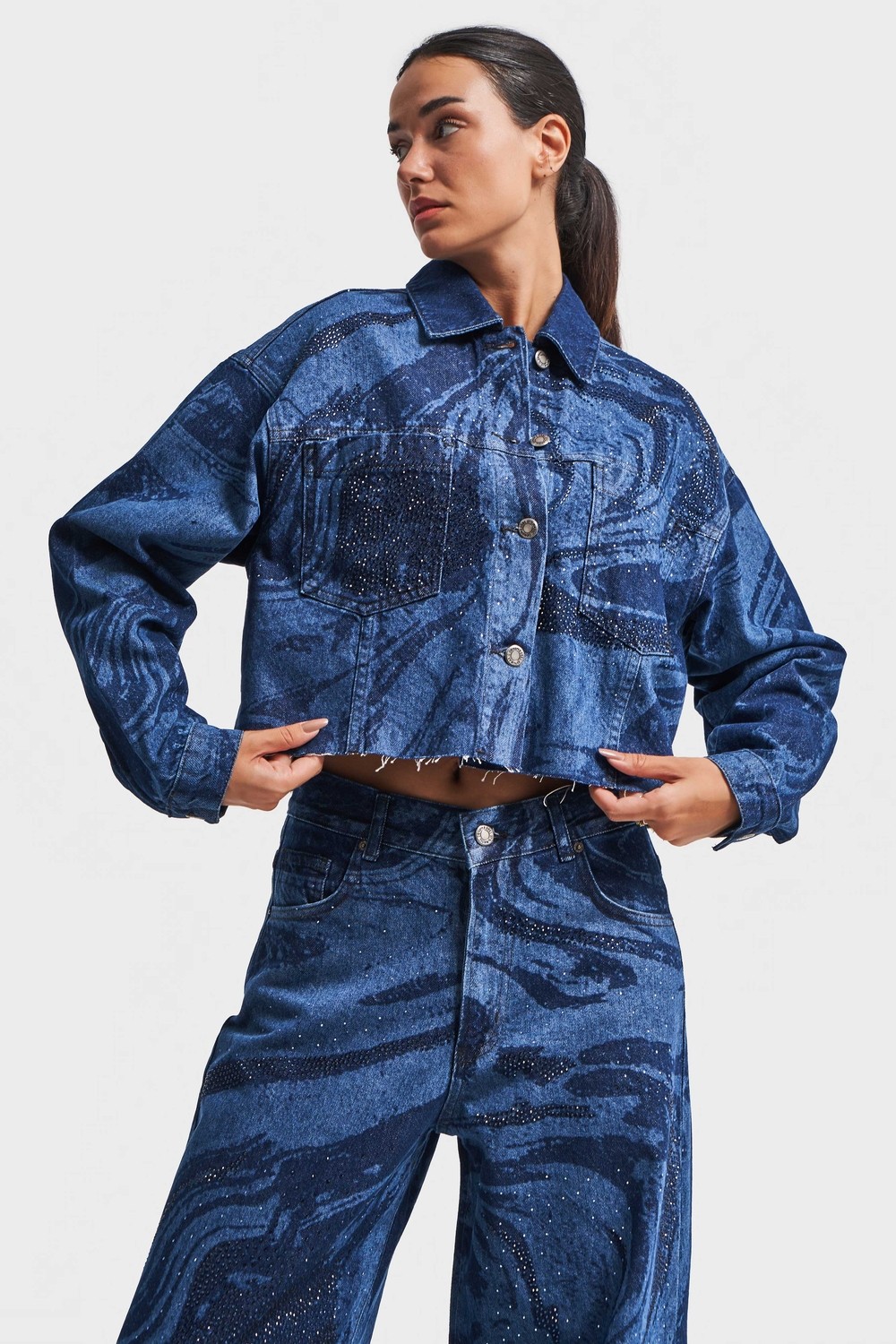It's Basic Kadın Mavi Renk Parlak Taş Detaylı Crop Fit Denim Ceket