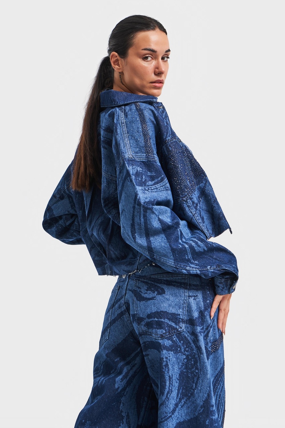 It's Basic Kadın Mavi Renk Parlak Taş Detaylı Crop Fit Denim Ceket görsel 2