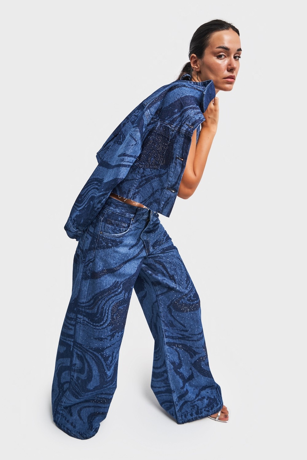It's Basic Kadın Mavi Renk Parlak Taş Detaylı Crop Fit Denim Ceket görsel 3