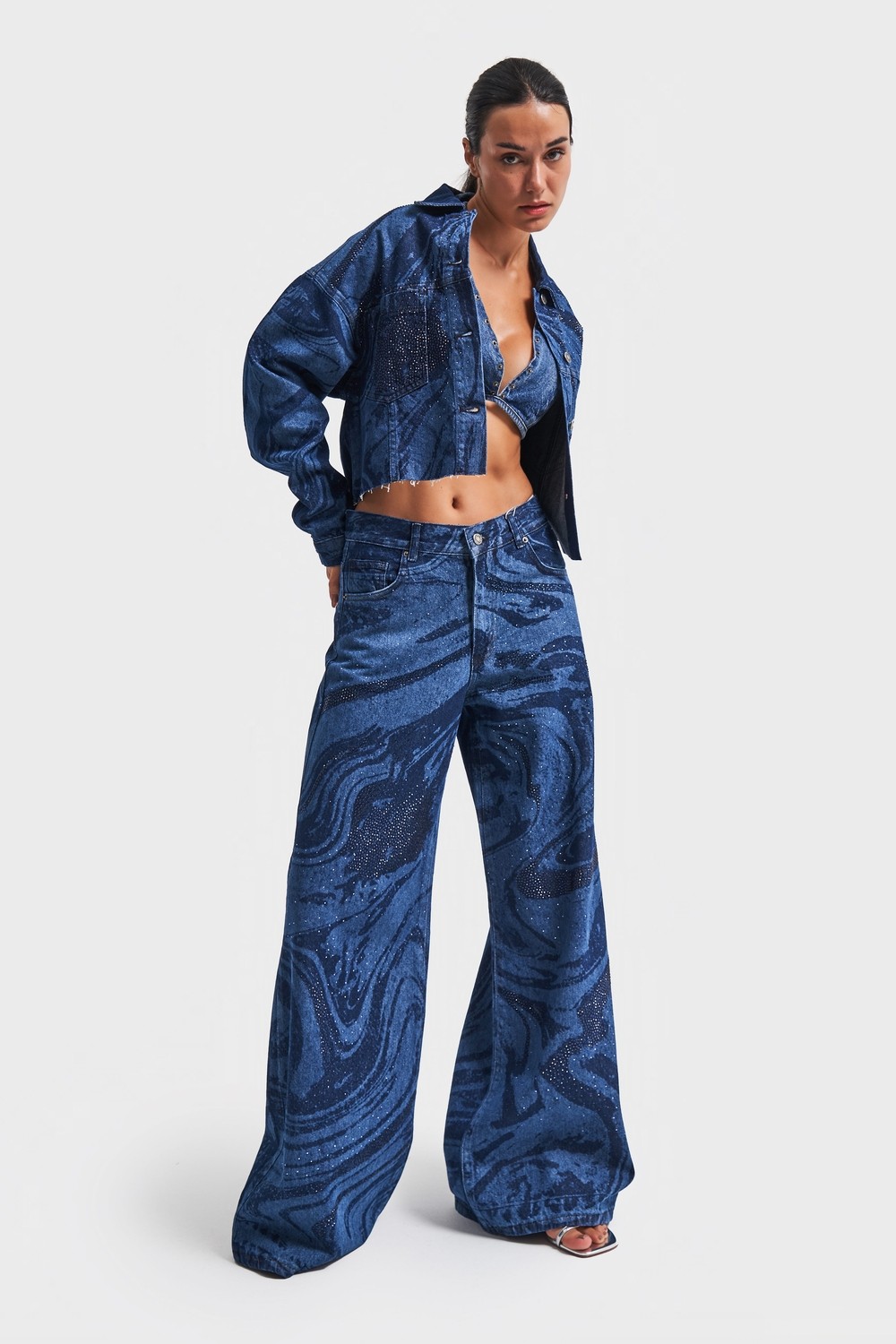 It's Basic Kadın Mavi Renk Parlak Taş Detaylı Crop Fit Denim Ceket görsel 6