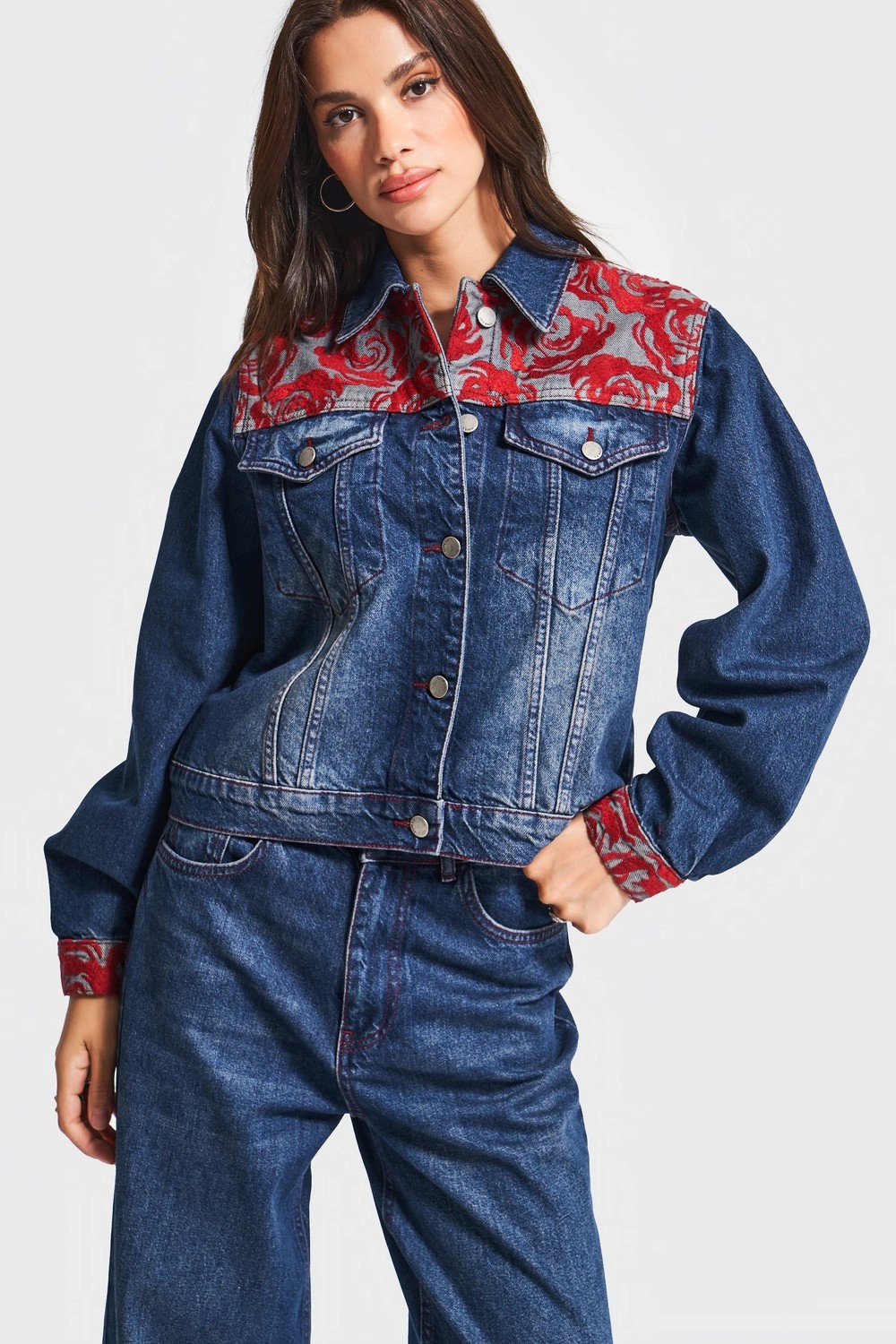 It's Basic Kadın Koyu Kot Rengi 2W5-10 Özel Kırmızı Desen Nakışlı %100 Koton Tasarım Denim Ceket görsel 4