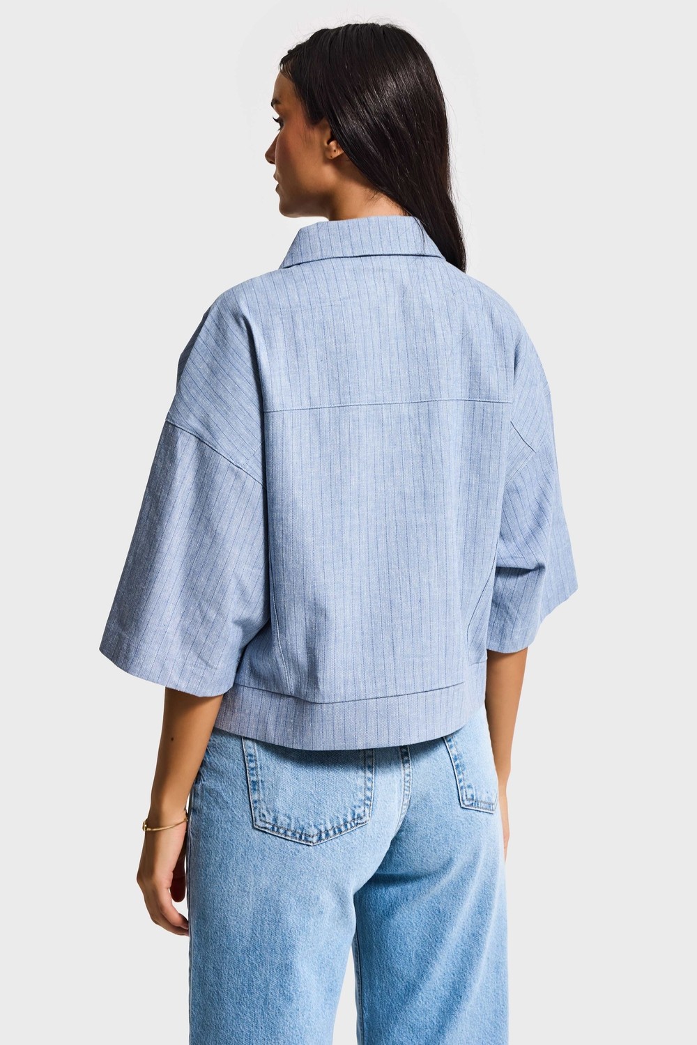 It's Basic Kadın Mavi Renk Oversize Cep Detaylı Özel Tasarım Denim Ceket görsel 2