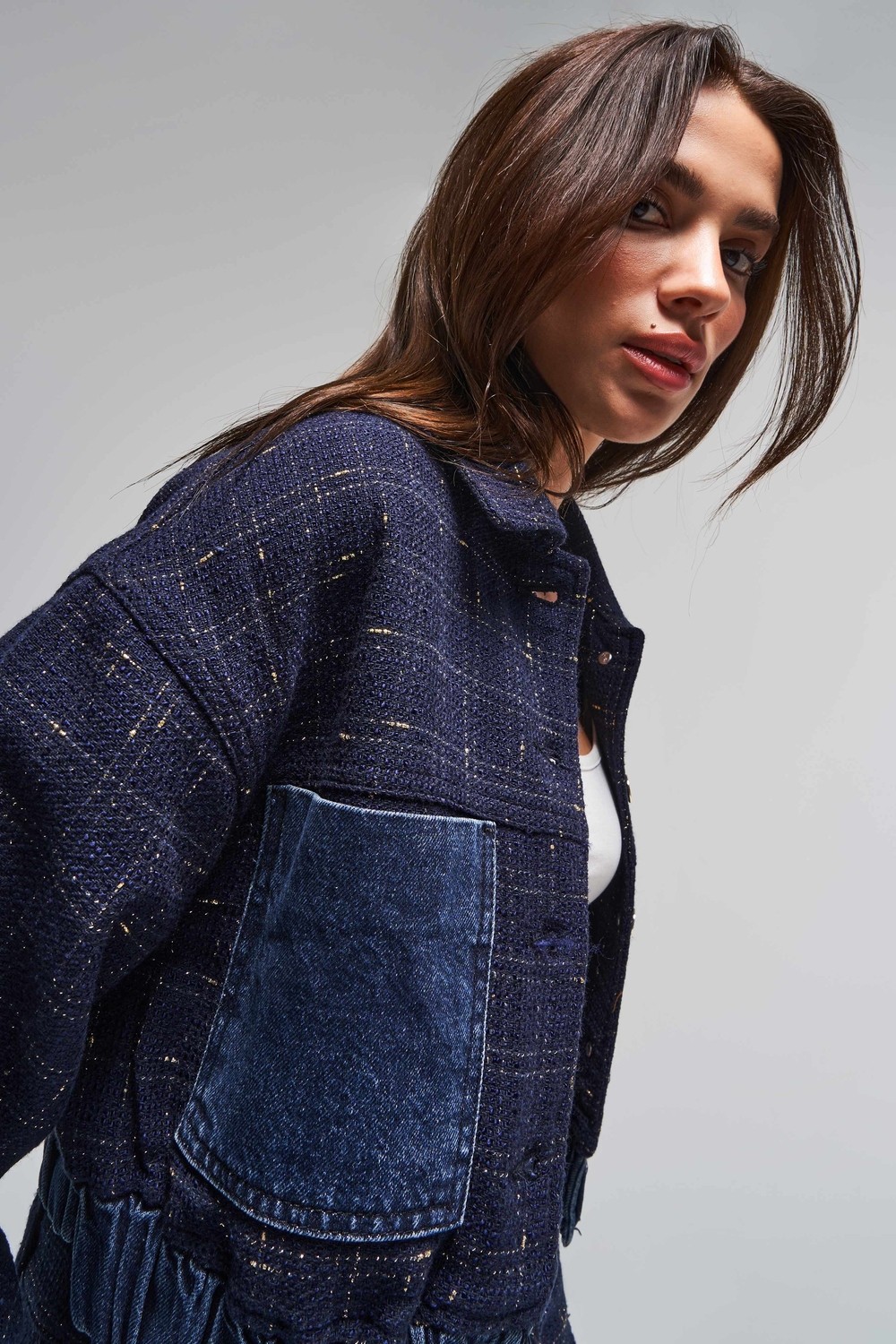 It's Basic Kadın Koyu Kot Rengi T 2W5-7 Dokuma Denim Kumaş Karışımlı Önü Düğmeli Özel Tasarım Bomber Ceket görsel 4
