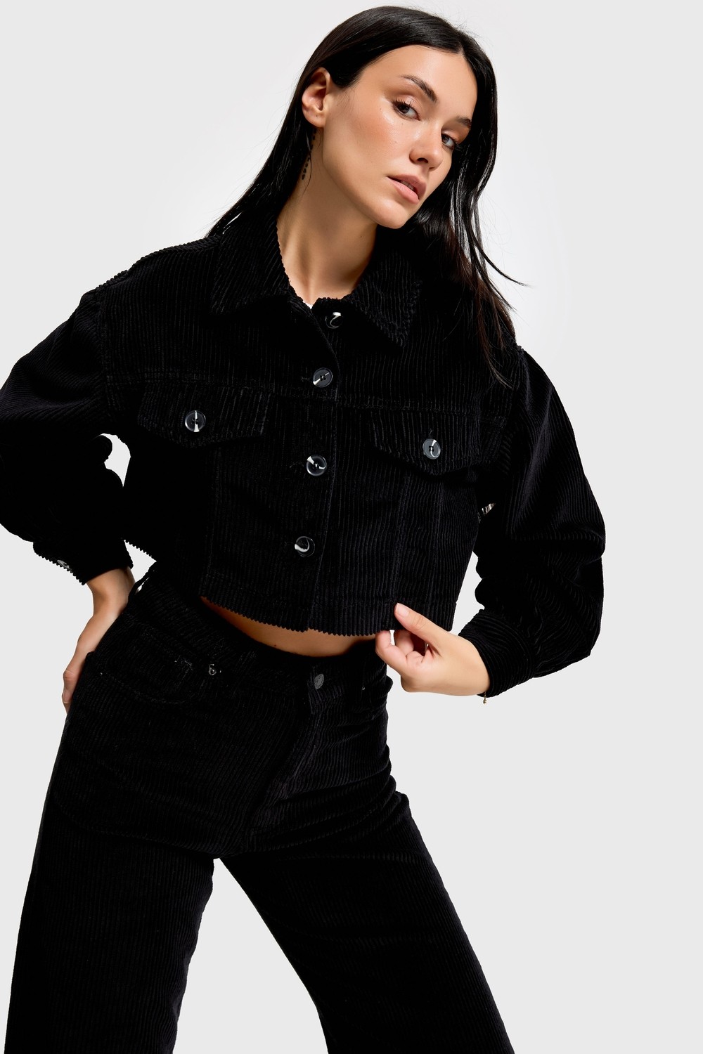 It's Basic Kadın Siyah Renk 26W5-1 Crop Fit Düğmeli Kalın Fitilli Velvet Kadife Kumaş Ceket
